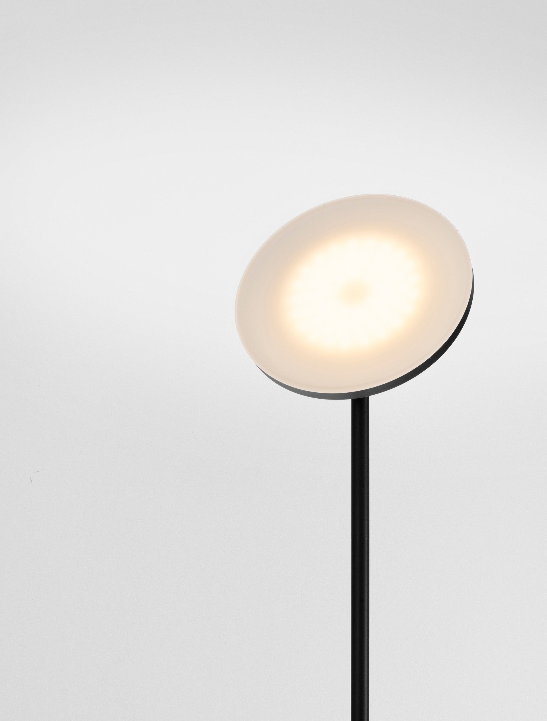 Висящо осветително тяло (пендел) SINKRO LED 30W Димируем Пясъчно бял стомана и акрил ⌀25 H181см