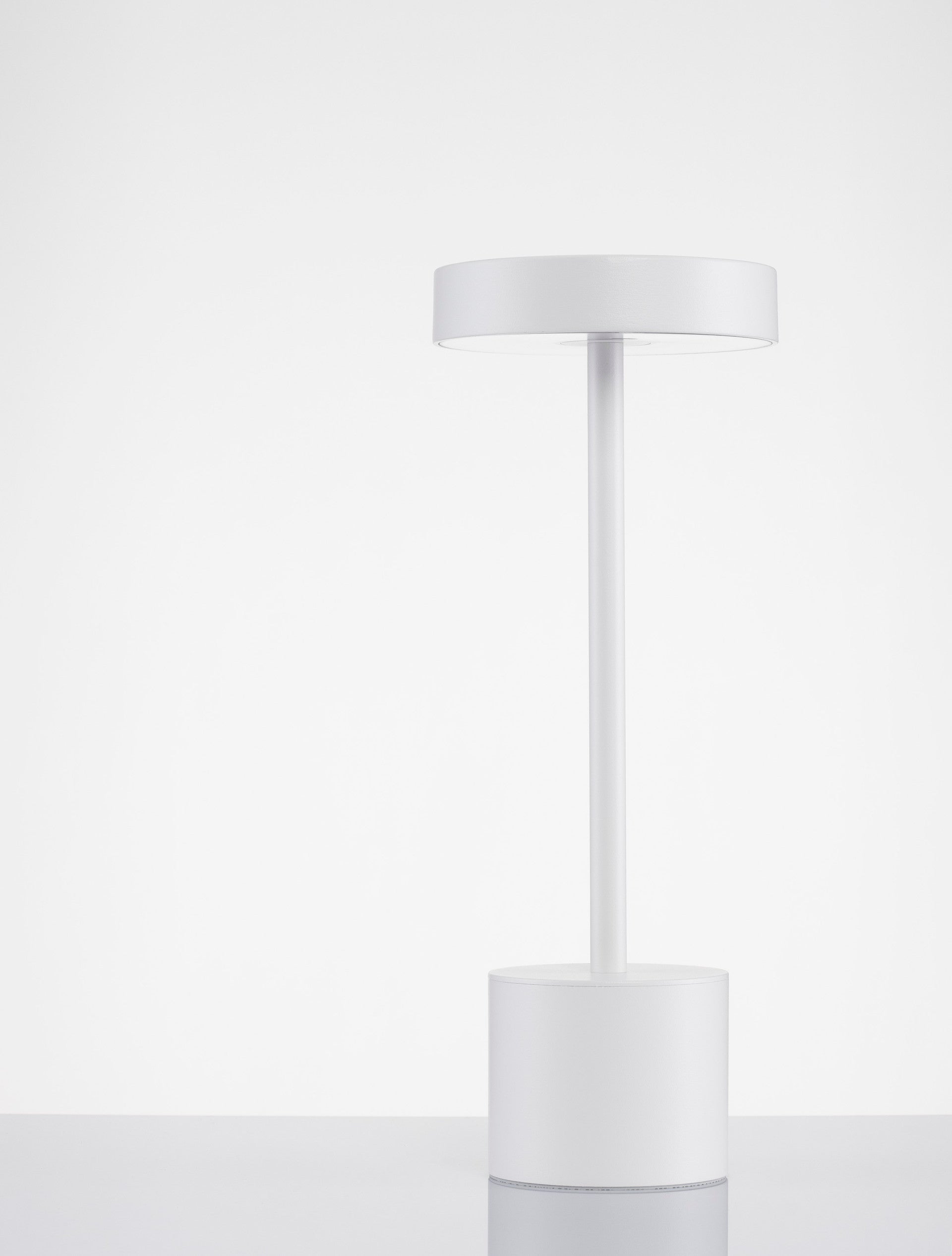 Външна настолна лампа FUMO 2W Пясъчно бял алуминий и акрил IP54