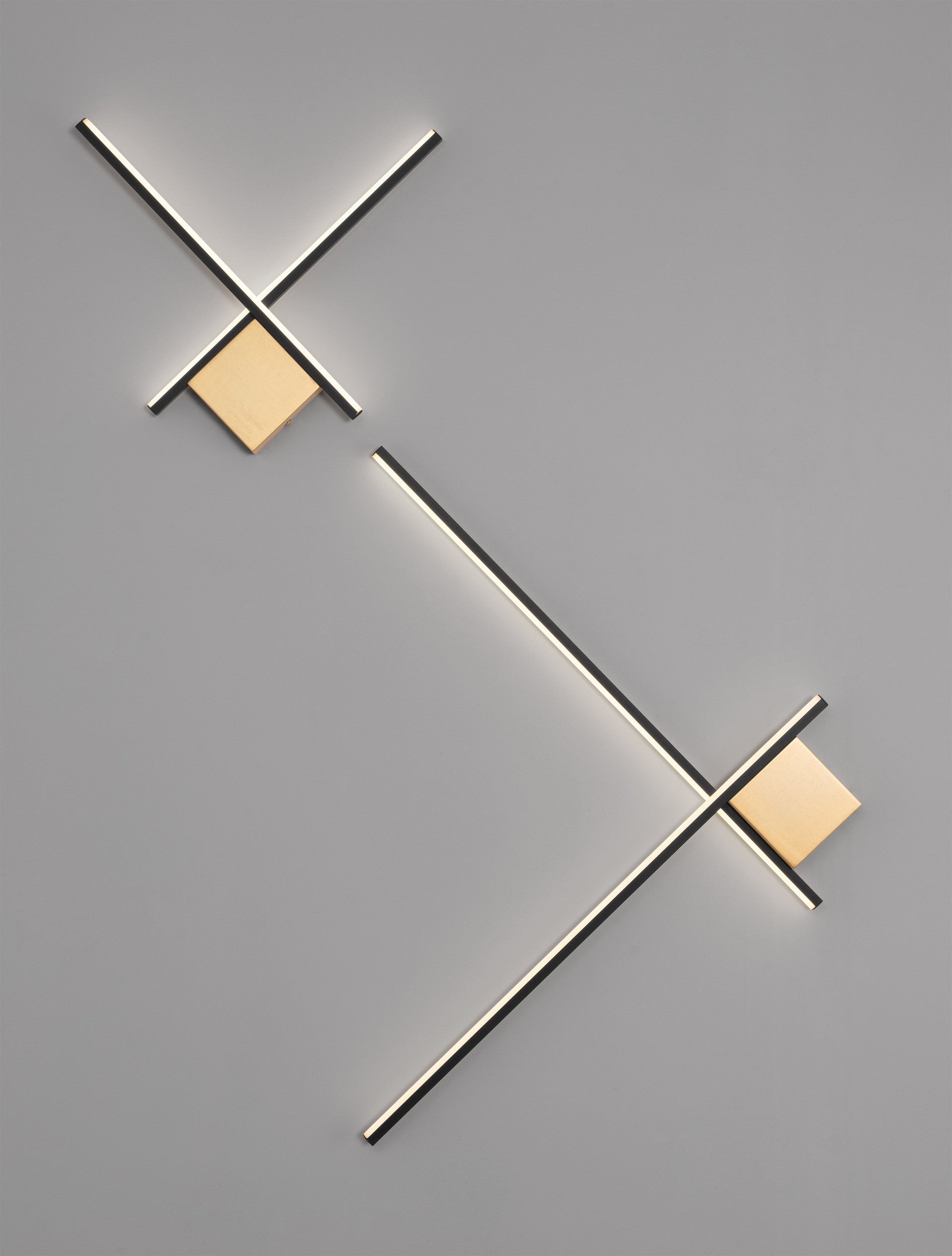 Висящо осветително тяло (пендел) CROSS LED 15W 3000K 881Lm Триак димируем Златист месинг и пясъчно черен алуминий L50 W4 H50см
