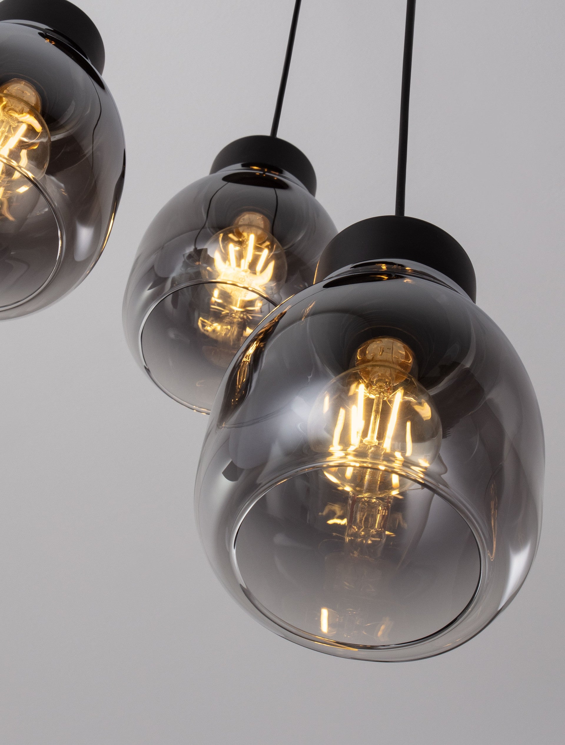 Висящо осветително тяло (пендел) BLACU 36W LED Черен метал Градиентно опушено стъкло ⌀32 H120см