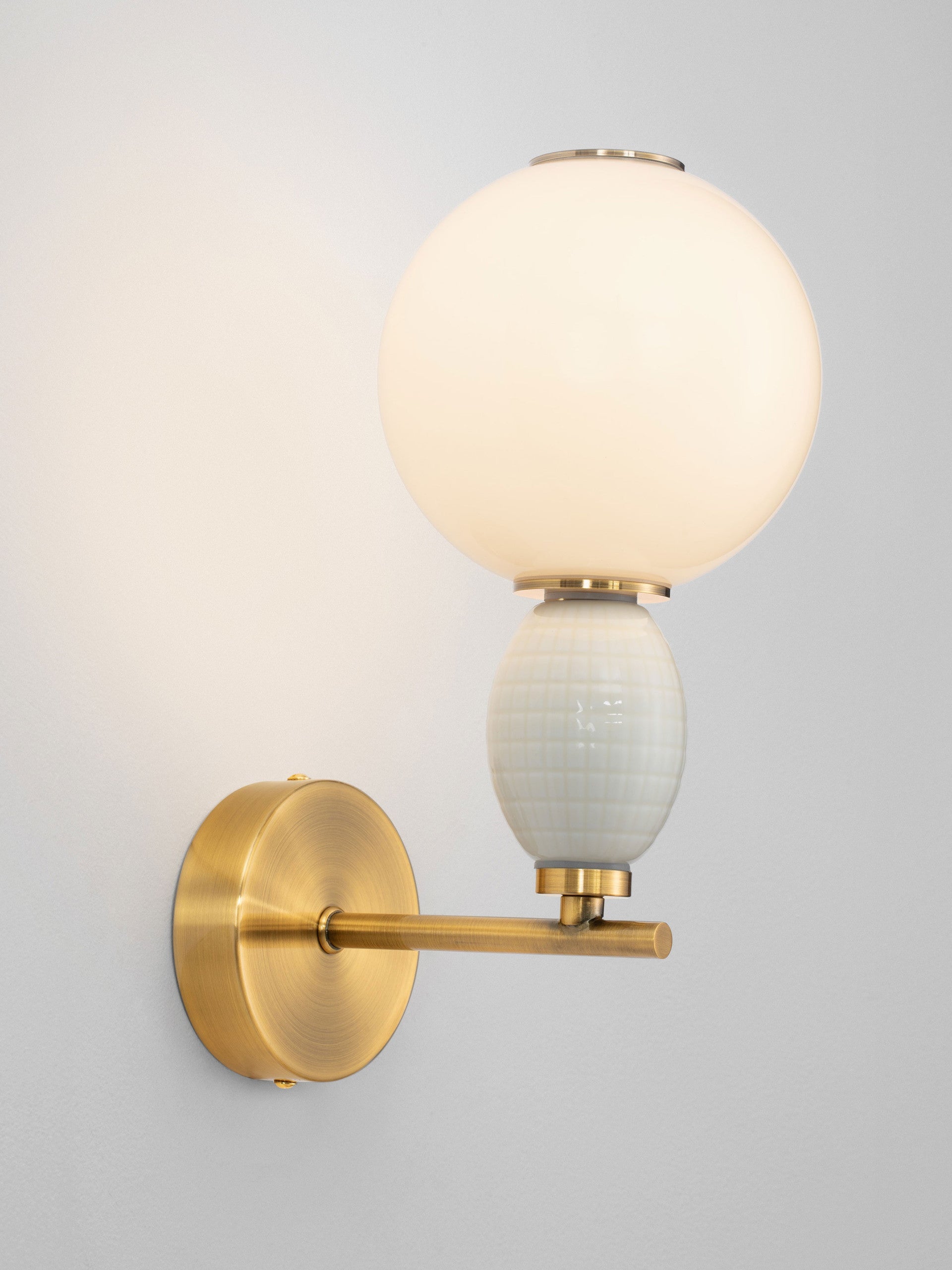 Настолна лампа OBRIE LED 6W 220-240V ⌀14 W21 H31.5см Бежова керамика Опалово стъкло Златист метал
