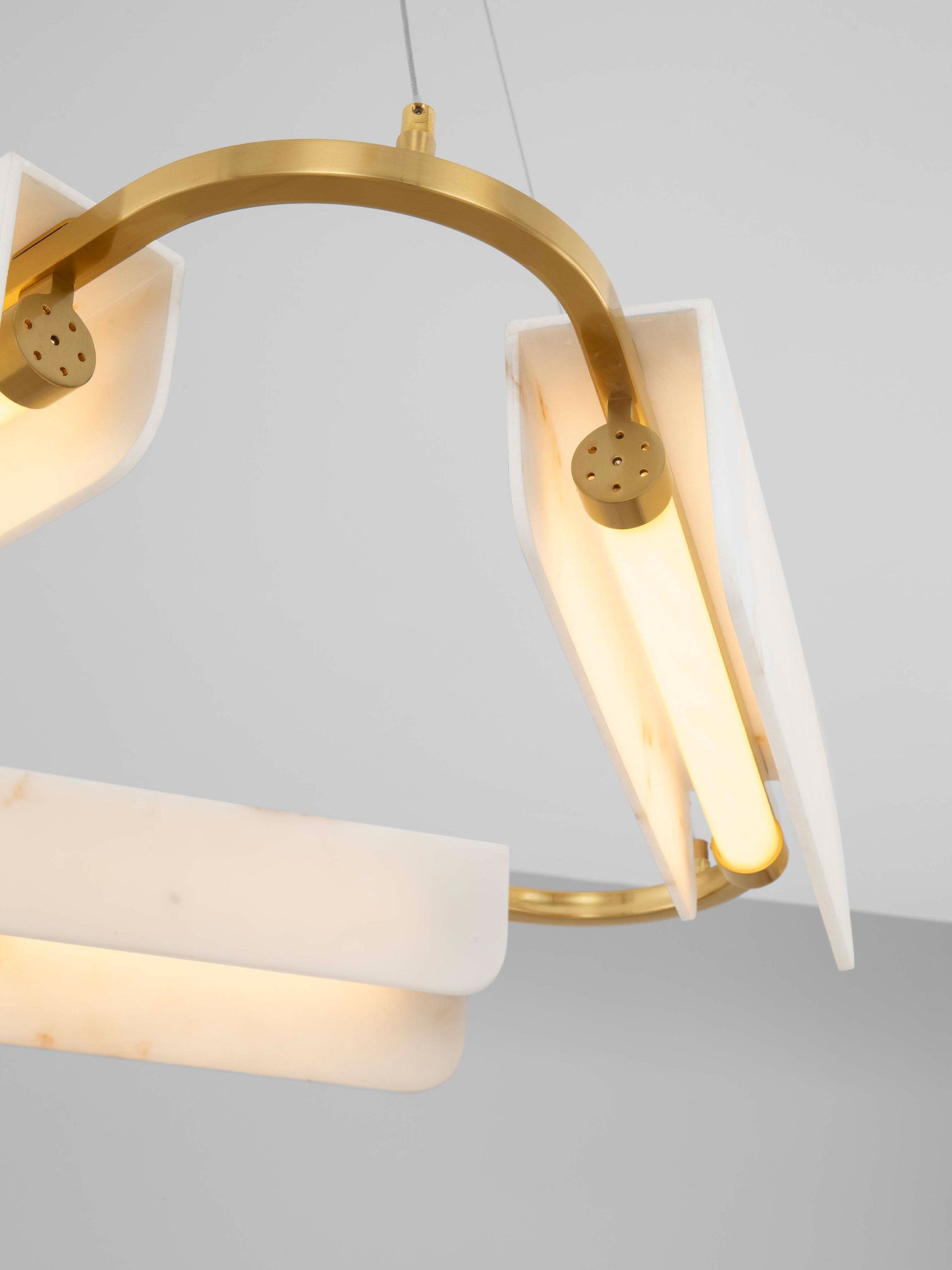 Висящо осветително тяло (пендел) AIDER 34W LED Златист месинг, стомана и имитиран алабастър ⌀63 H130см