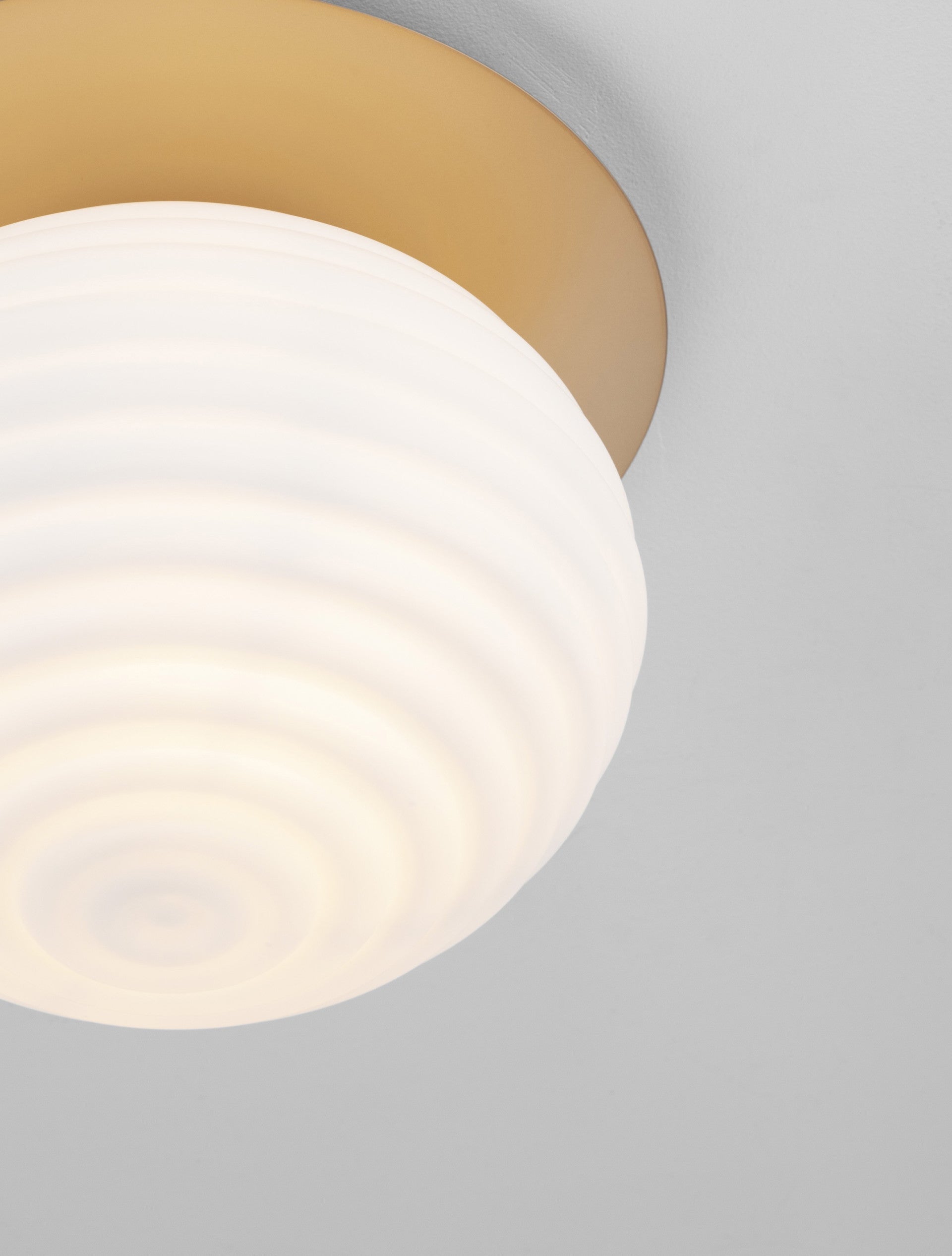 Висящо осветително тяло (пендел) ALLEN 12W LED E27 Матово злато и пясъчно бяло стъкло ⌀26 H21.5см