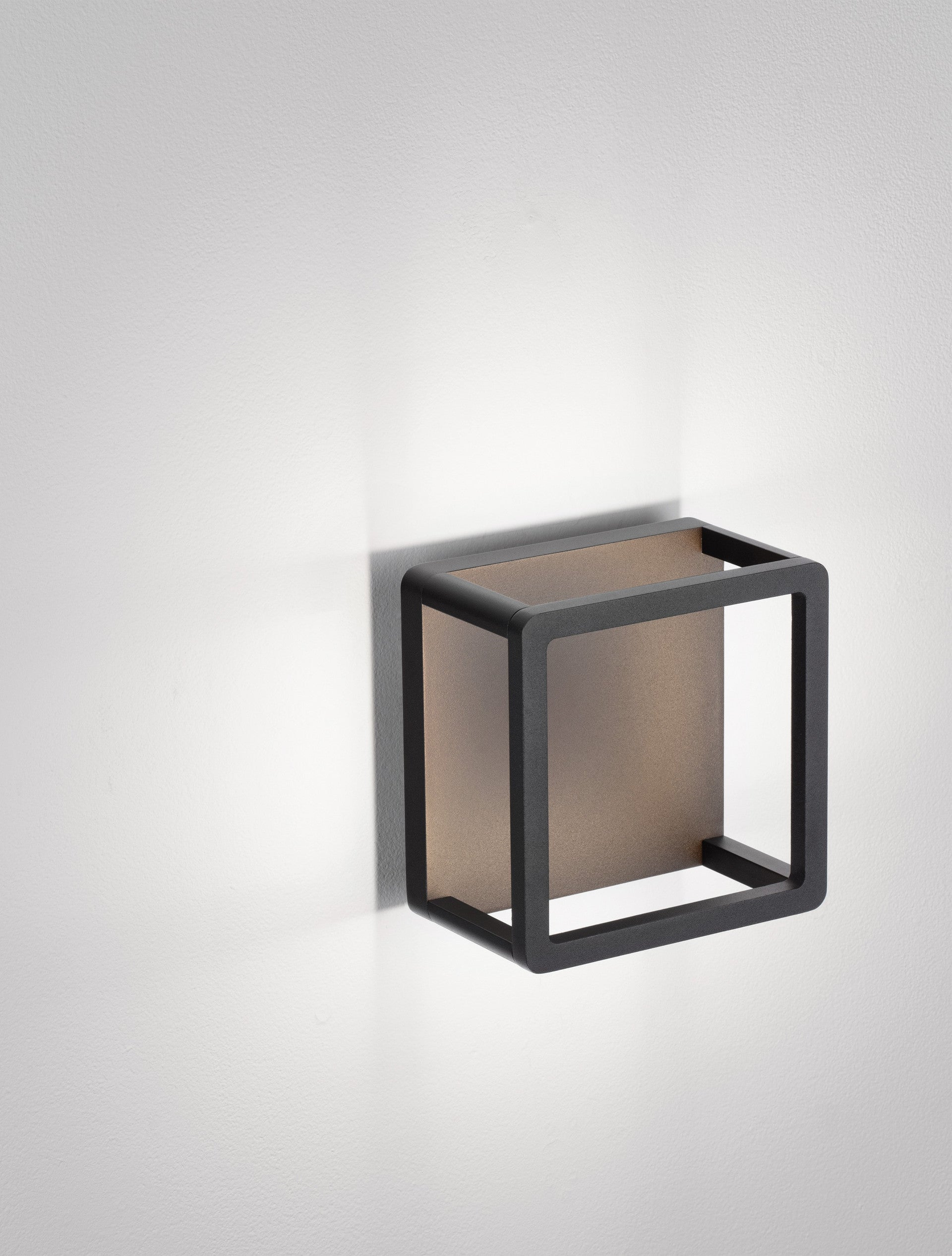 Външен аплик AKMI LED 9W Тъмен антрацит алуминий и матиран поликарбонат L18 W13 H18см IP65