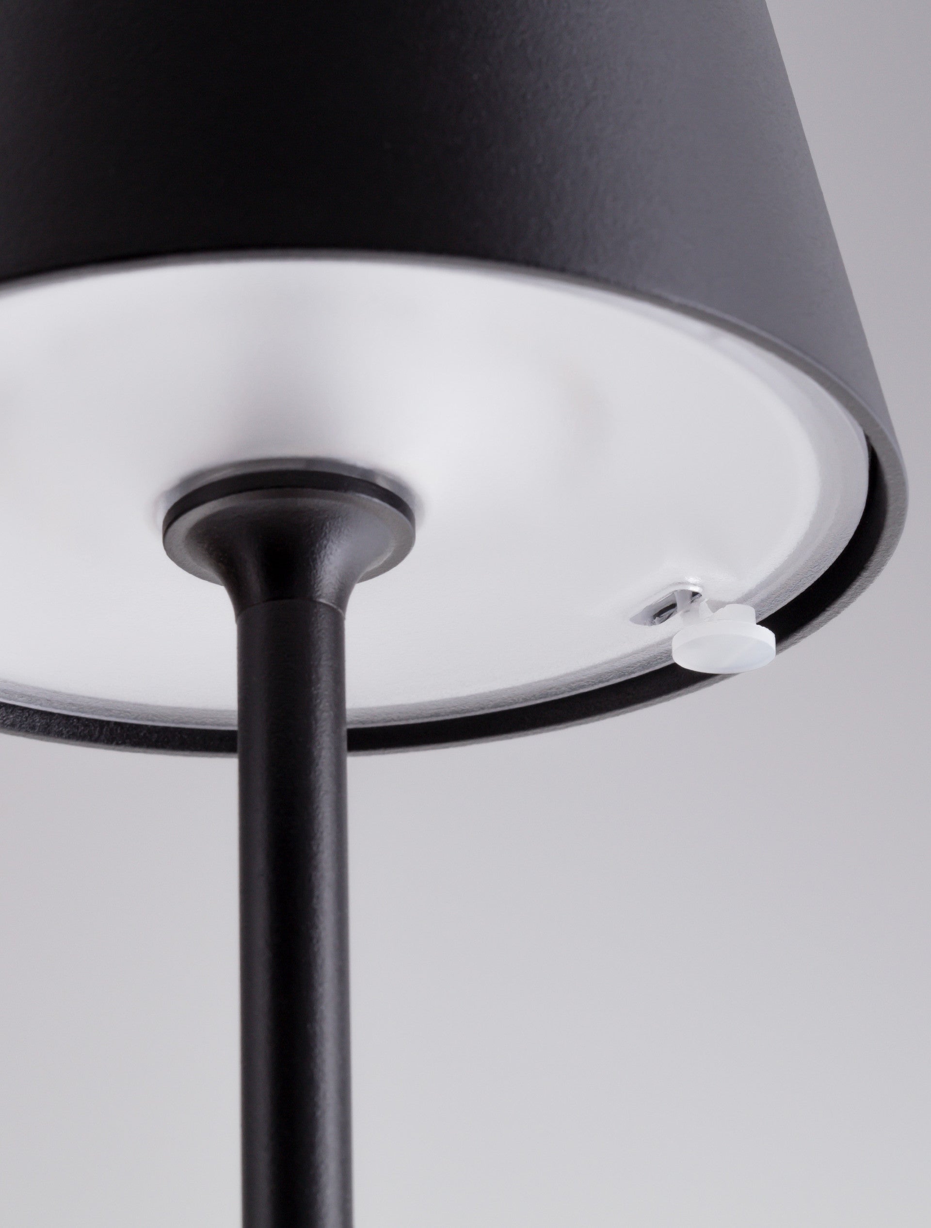 Външен пендел PERSEA 2W LED Тъмен антрацит алуминий и матиран поликарбонат IP54 ⌀11 H115см