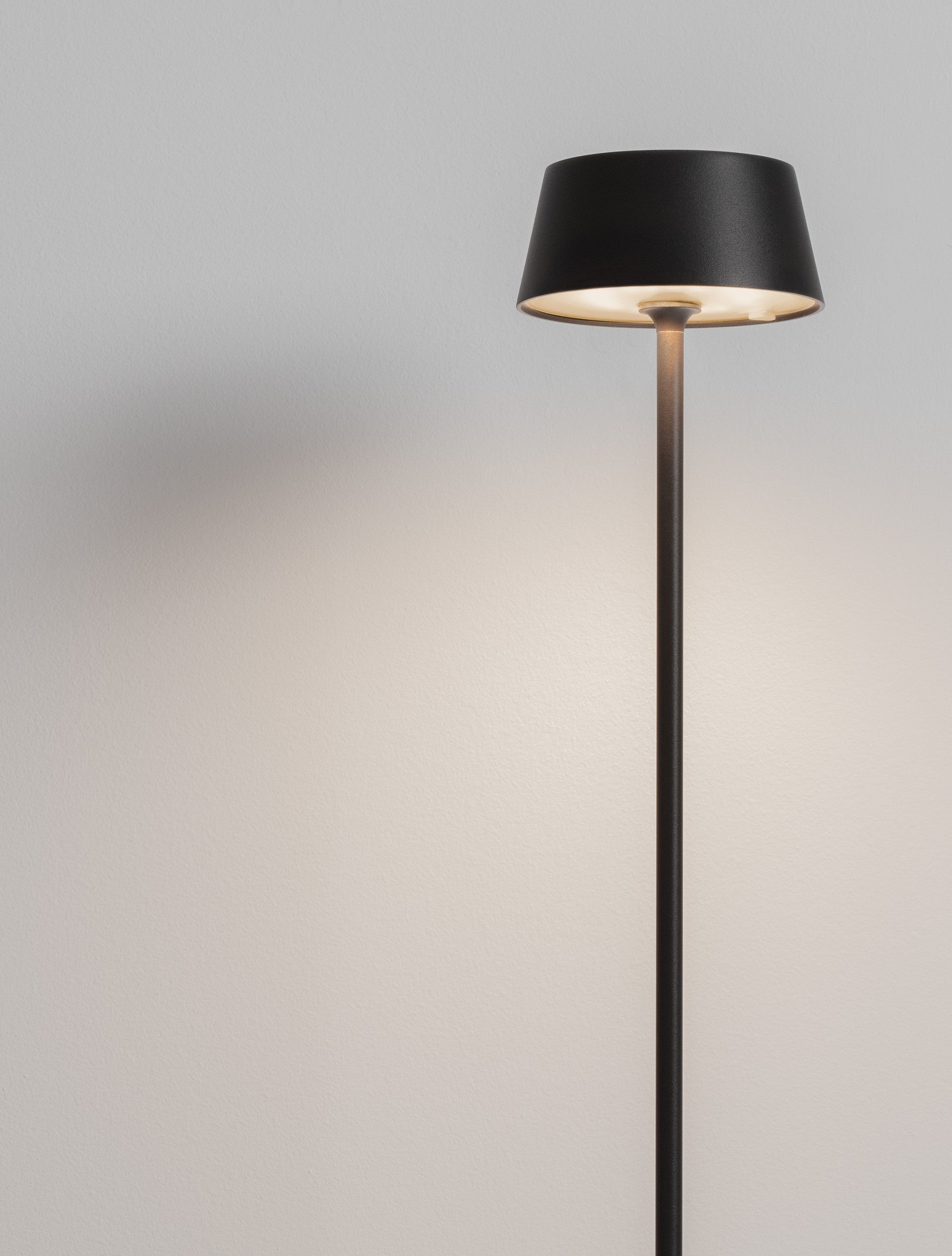 Външен пендел PERSEA 2W LED Тъмен антрацит алуминий и матиран поликарбонат IP54 ⌀11 H115см