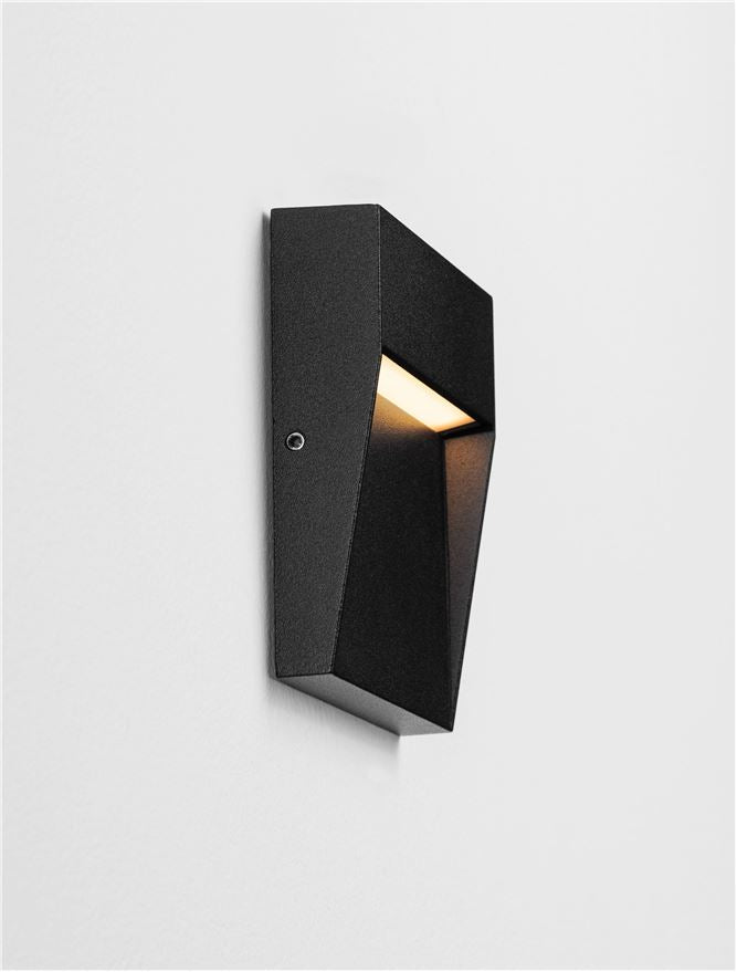 Външен аплик TOBY 3W LED Пясъчно черен алуминий и поликарбонат IP54 L10.5 W2.2 H10.5см