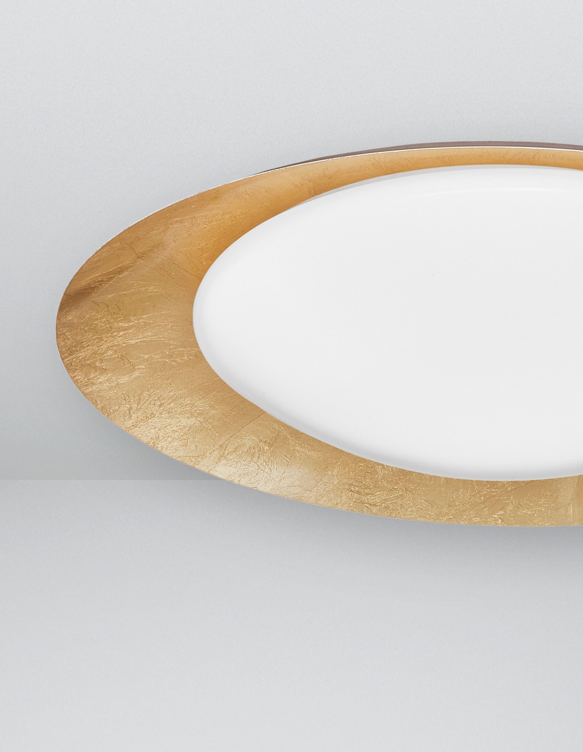 Висяща лампа ZANO 28W LED с Triac димиране, златен метал и бял акрил
