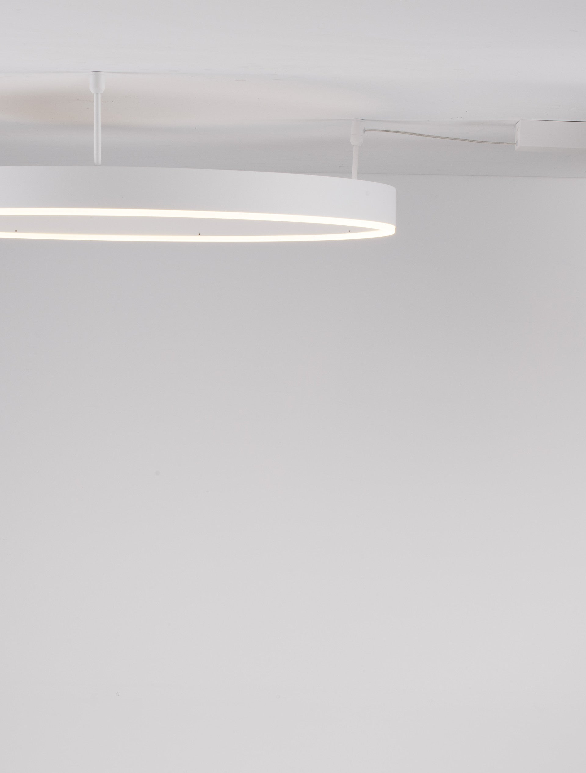 Висящо осветително тяло (пендел) MOTIF 50W LED 3000K Триак димируем Пясъчно бял алуминий акрил