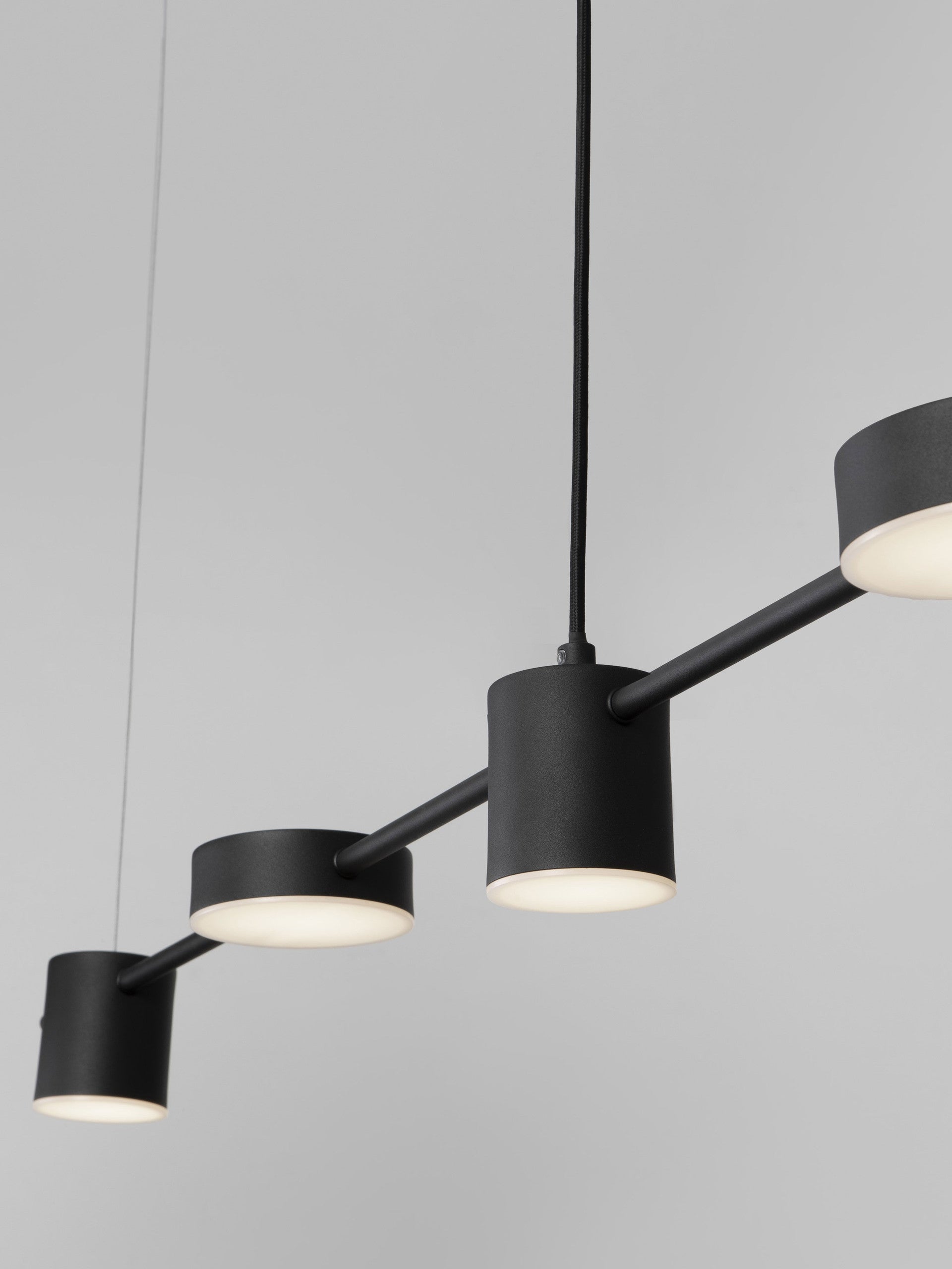 Висящо осветително тяло (пендел) NORDIK 29W Черен алуминий & Акрил Регулируема височина L127 H120см