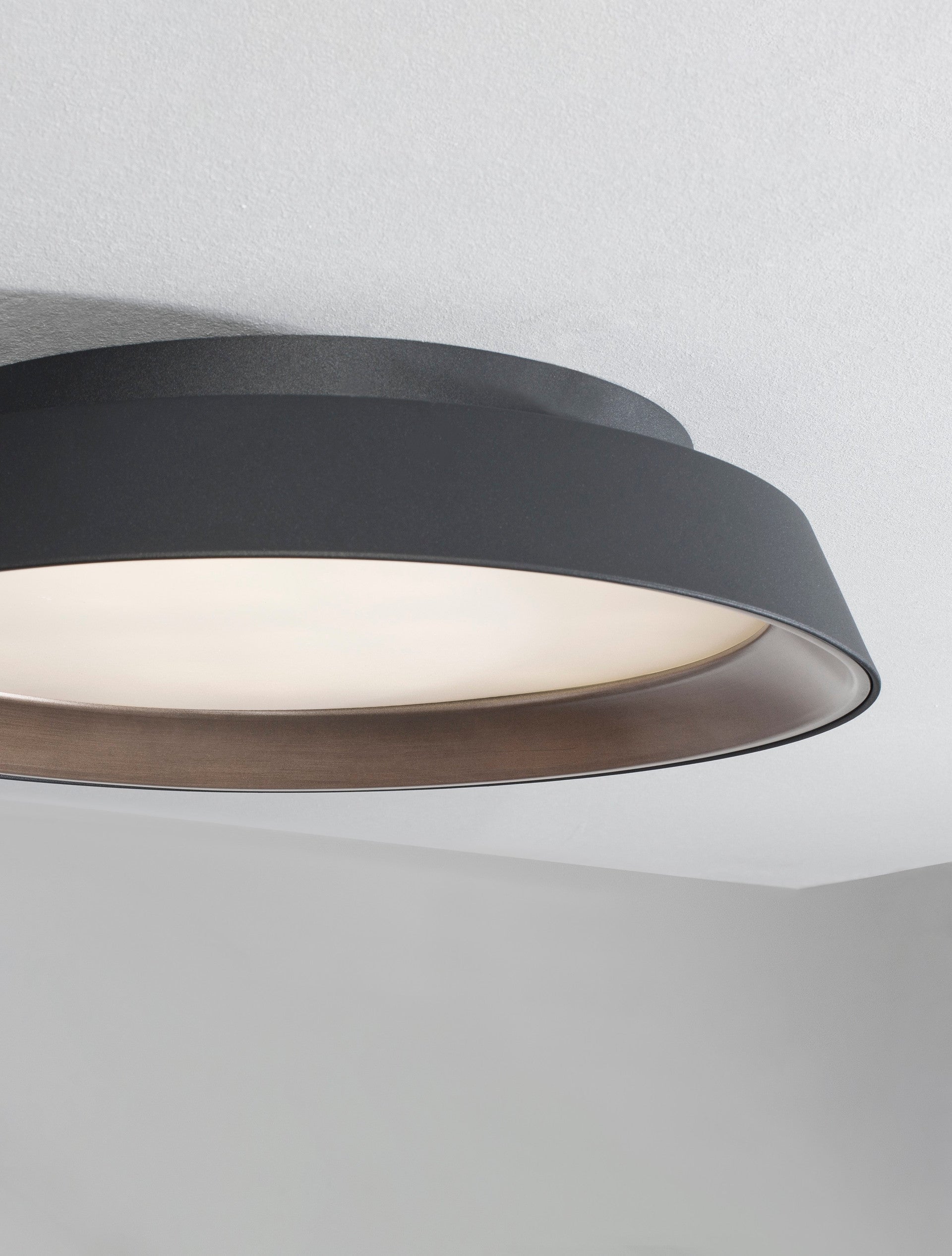 Висящо осветително тяло (пендел) VELA 30W LED Пясъчно черен алуминий кафяв акрил ⌀45 H9.5см