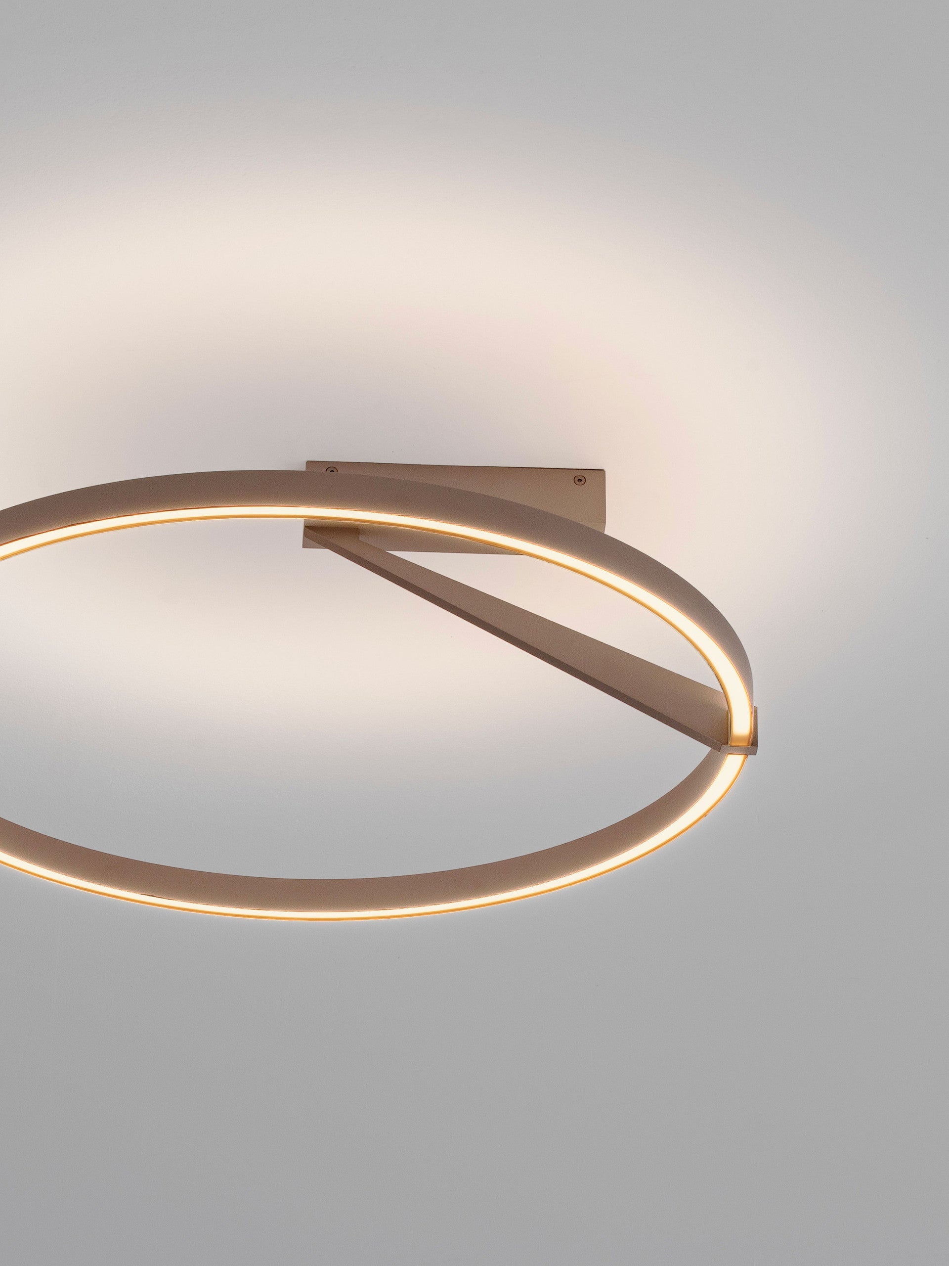 Висящо осветително тяло (пендел) TILIA LED 44W 220-240V Шампанско злато алуминий ⌀60 H20см нагоре и надолу