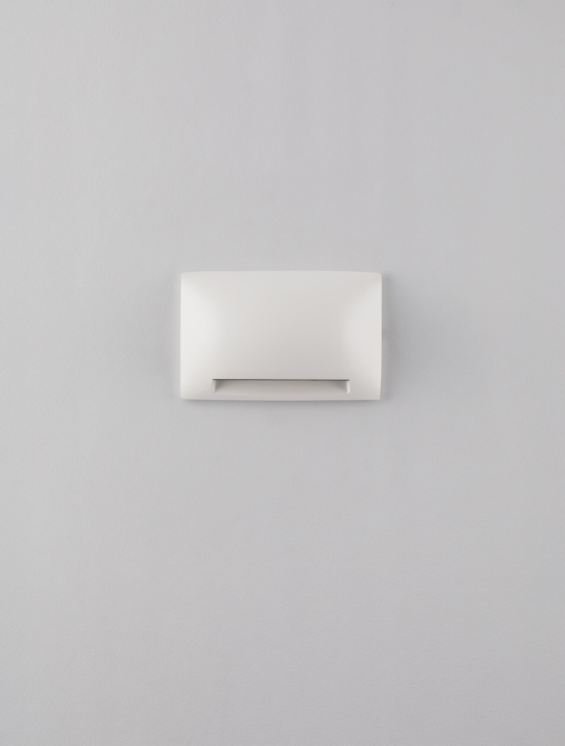 Външен аплик SUB 5W LED Пясъчно бял алуминий и поликарбонат IP65 L13.5 W3.5 H8.5см