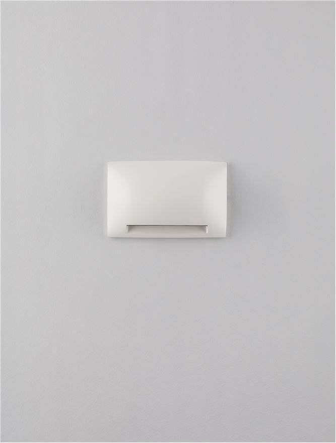 Външен аплик SUB 5W LED Пясъчно бял алуминий и поликарбонат IP65 L13.5 W3.5 H8.5см