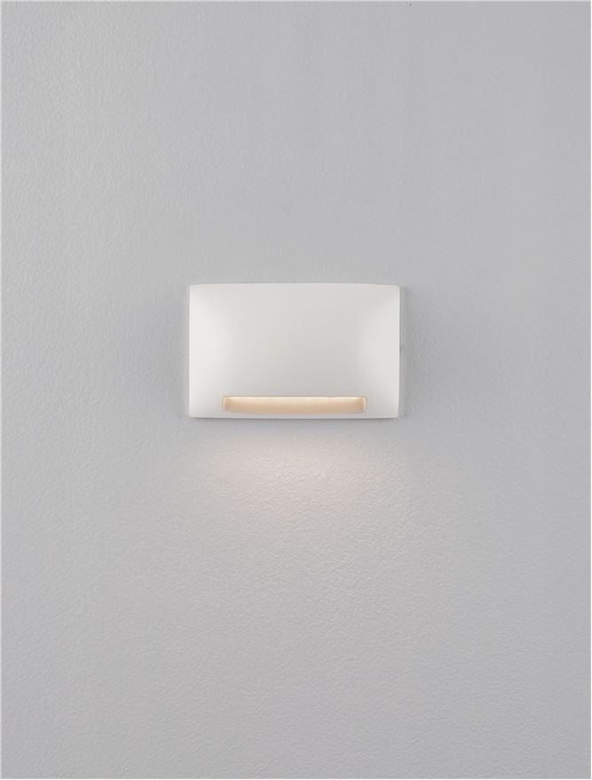 Външен аплик SUB 5W LED Пясъчно бял алуминий и поликарбонат IP65 L13.5 W3.5 H8.5см