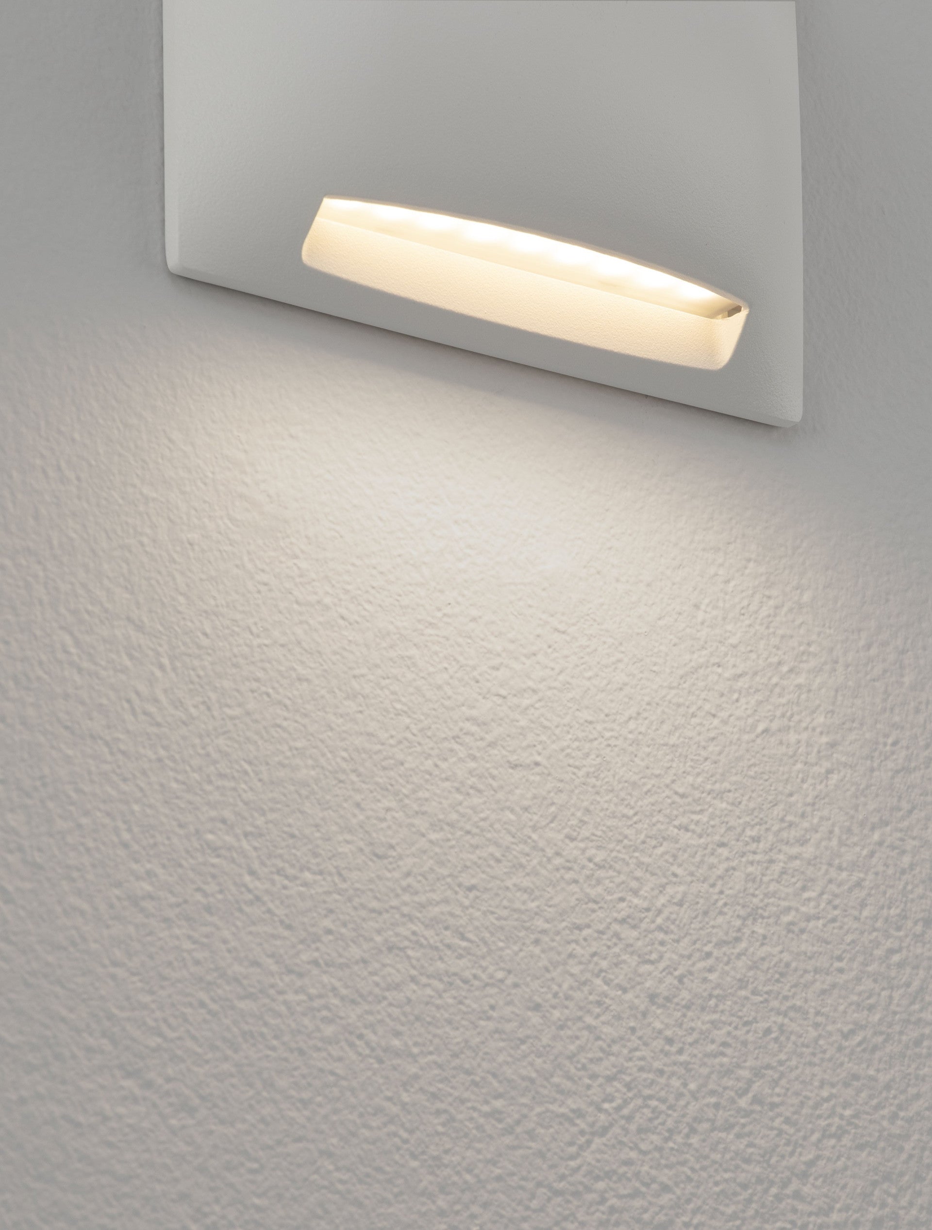 Външен аплик SUB 5W LED Пясъчно бял алуминий и поликарбонат IP65 L13.5 W3.5 H8.5см