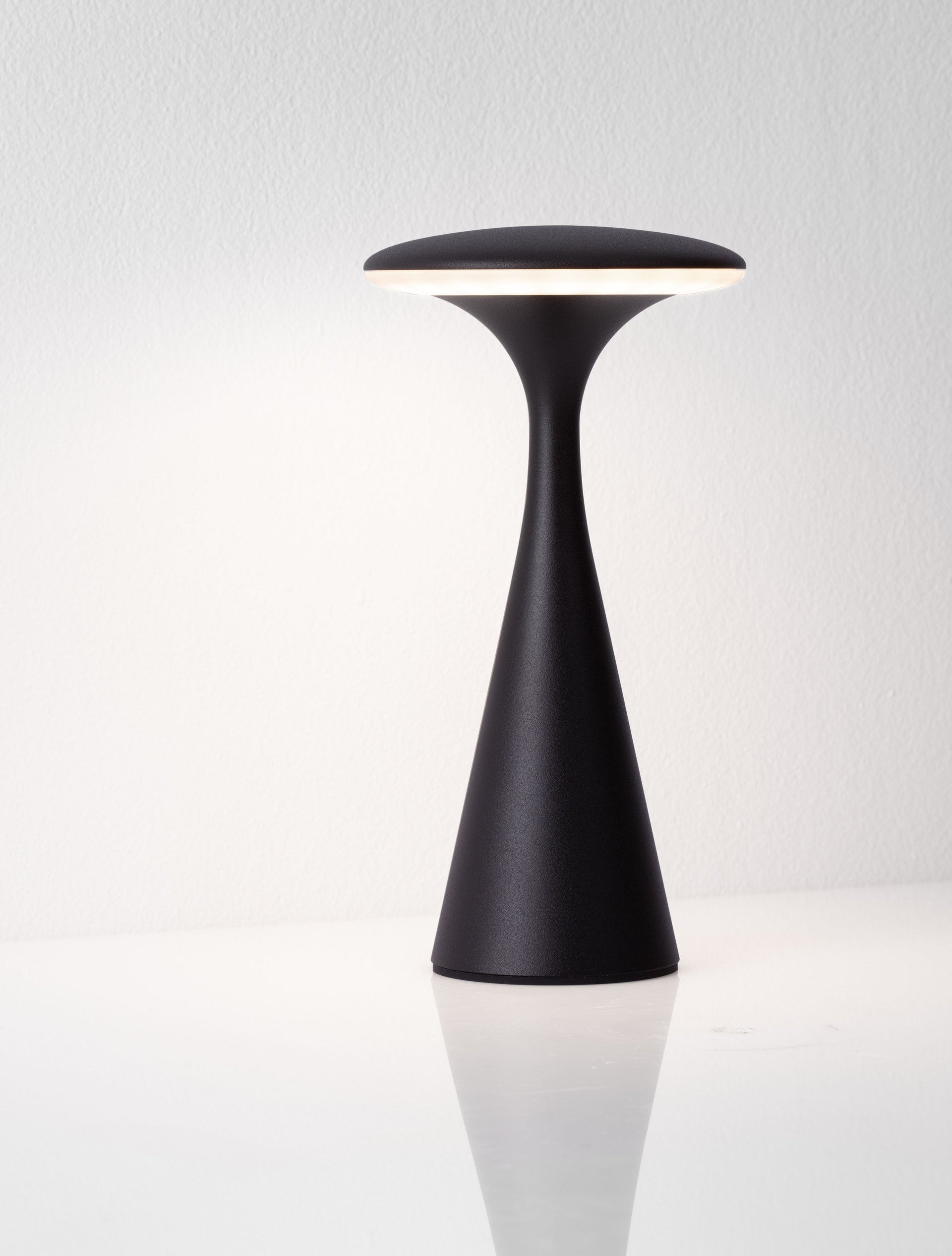 Външен аплик GRIGIO 2W LED Пясъчно черен алуминий поликарбонат