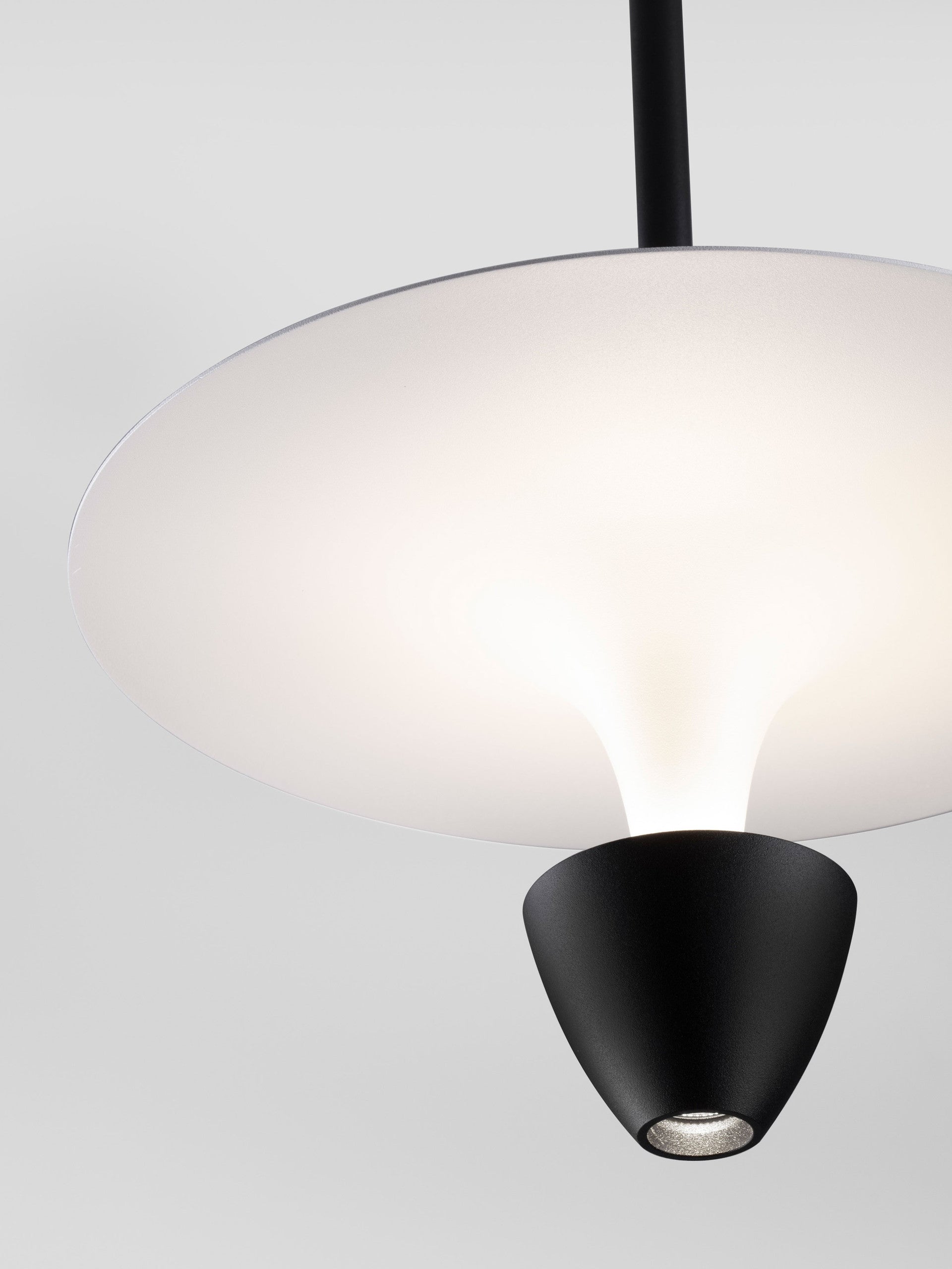 Висящо осветително тяло (пендел) LUET LED 11W 3000K Пясъчно черен и бял алуминий ⌀26 H180см