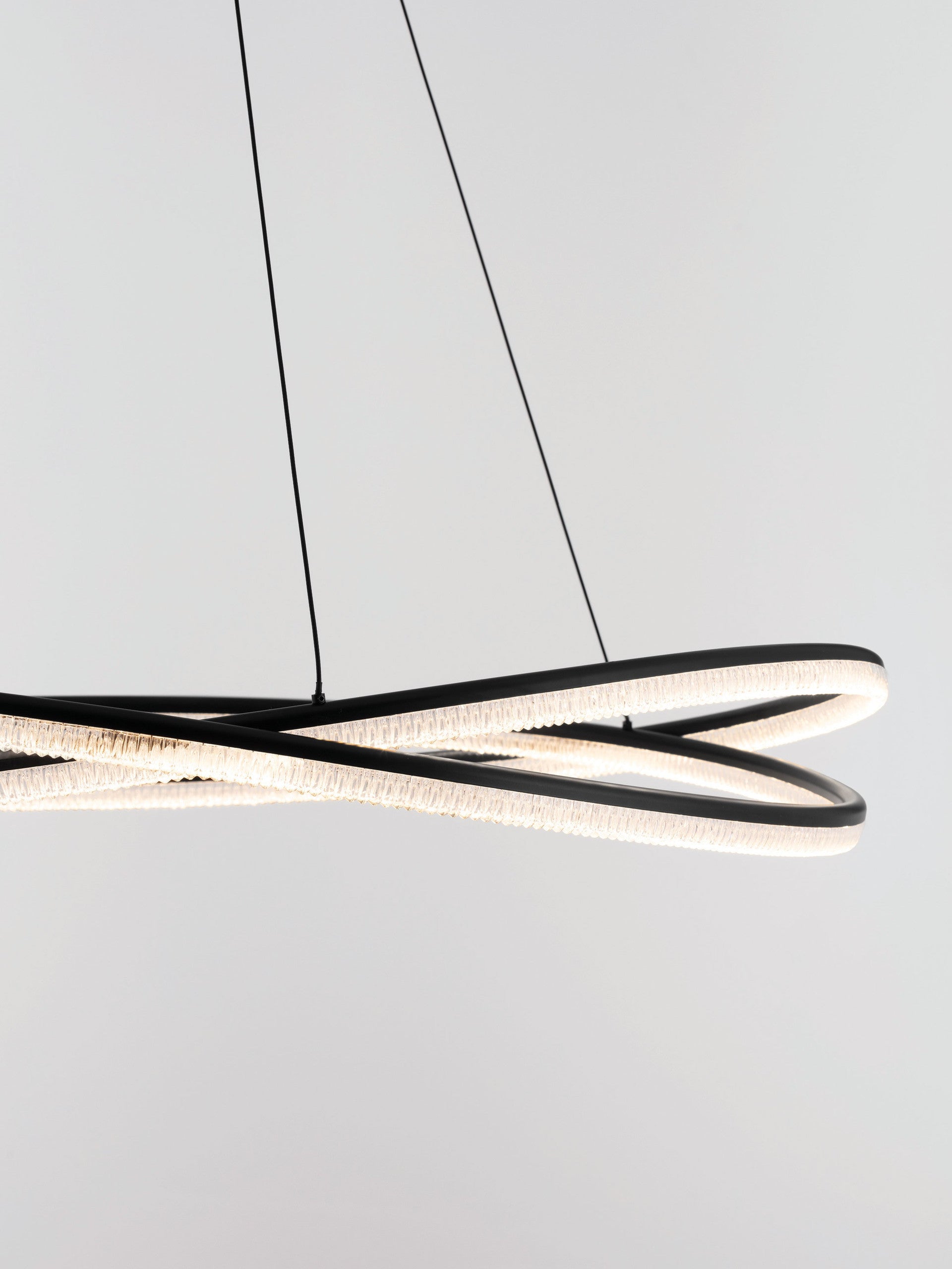 Висящо осветително тяло (пендел) OFELIA 68W LED Пясъчно черен алуминий и структурен акрил ⌀95 H150см