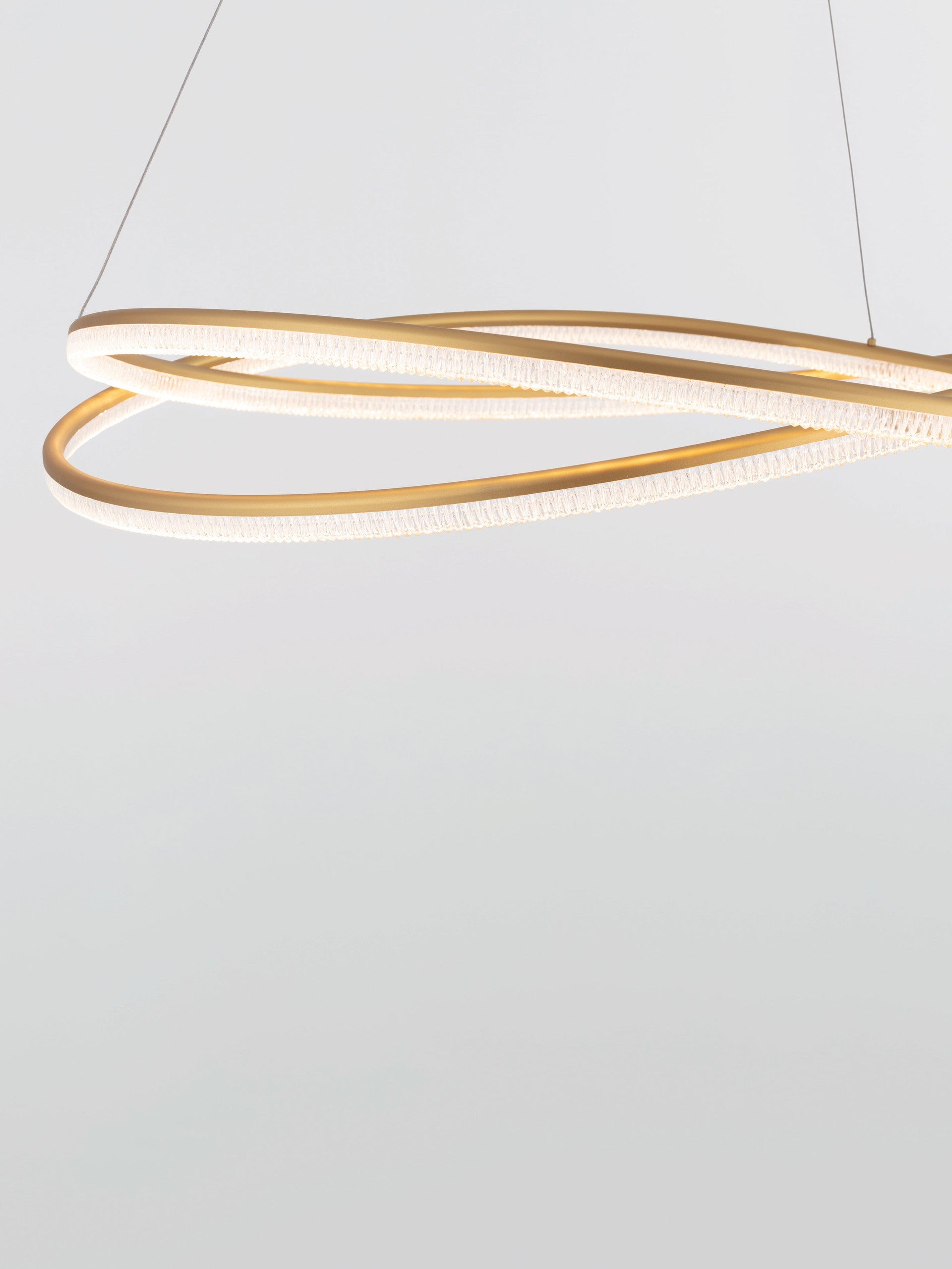 Висящо осветително тяло (пендел) OFELIA 68W LED Златист месинг алуминий и структурен акрил ⌀95 H150см