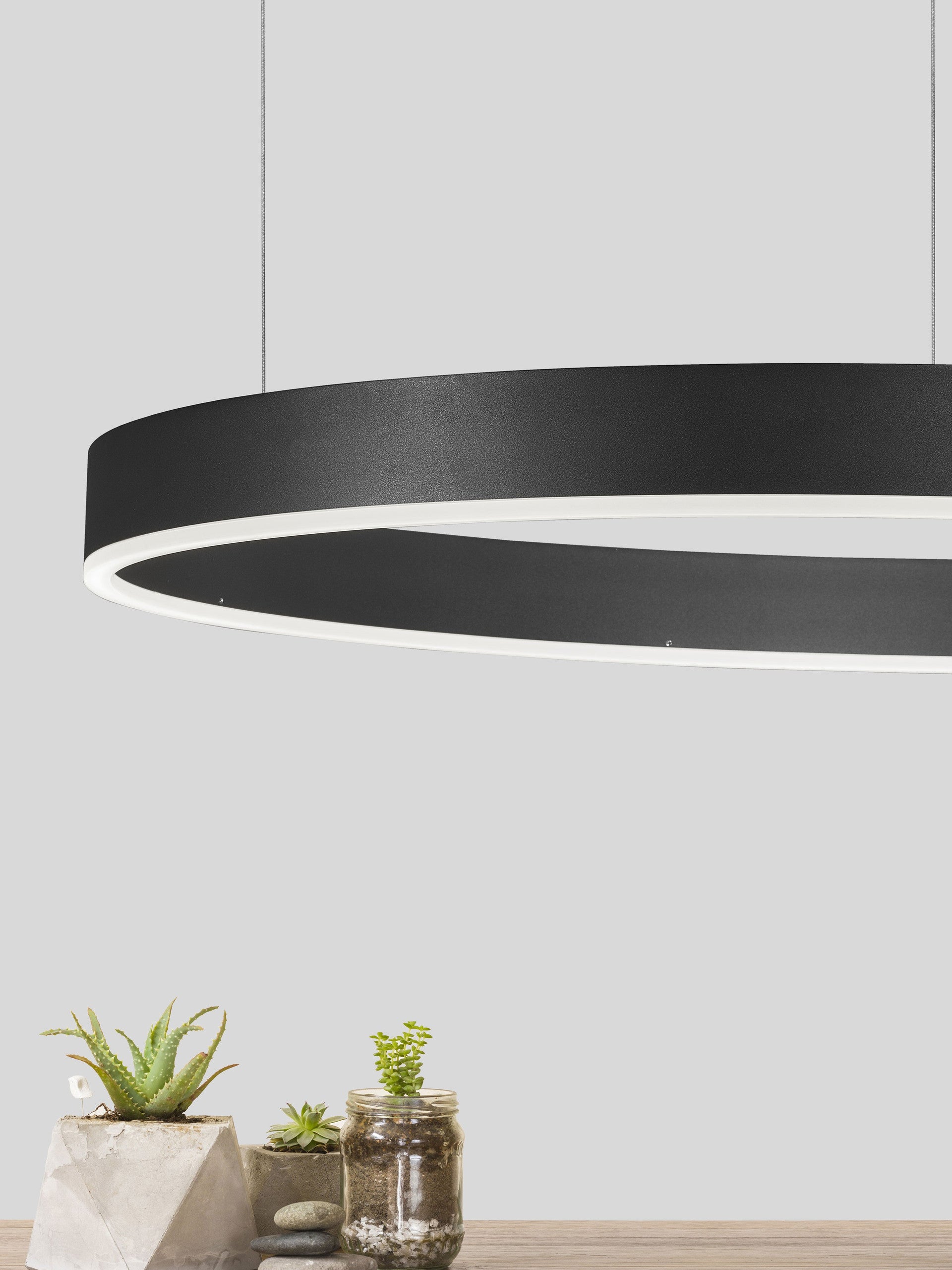 Висящо осветително тяло (пендел) MOTIF LED 50W 230V Триак димируем Пясъчно черен алуминий и акрил ⌀80 H200см