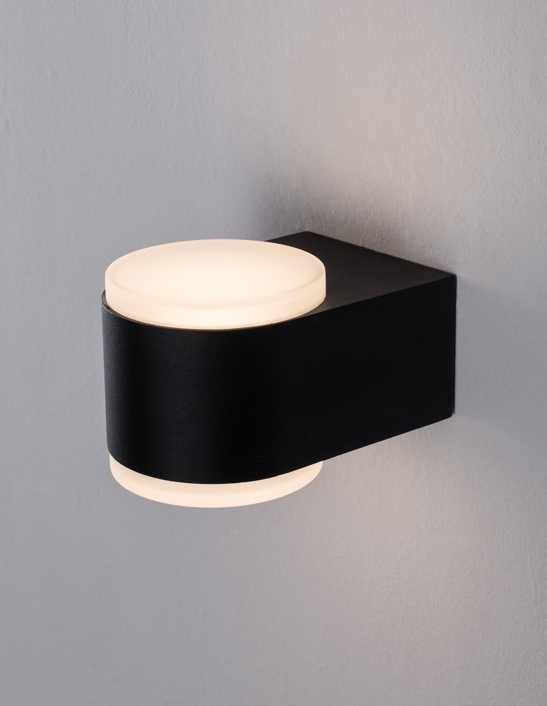 Външен аплик NUS 2x4W LED Пясъчно черен леят алуминий и акрил IP54 3000K