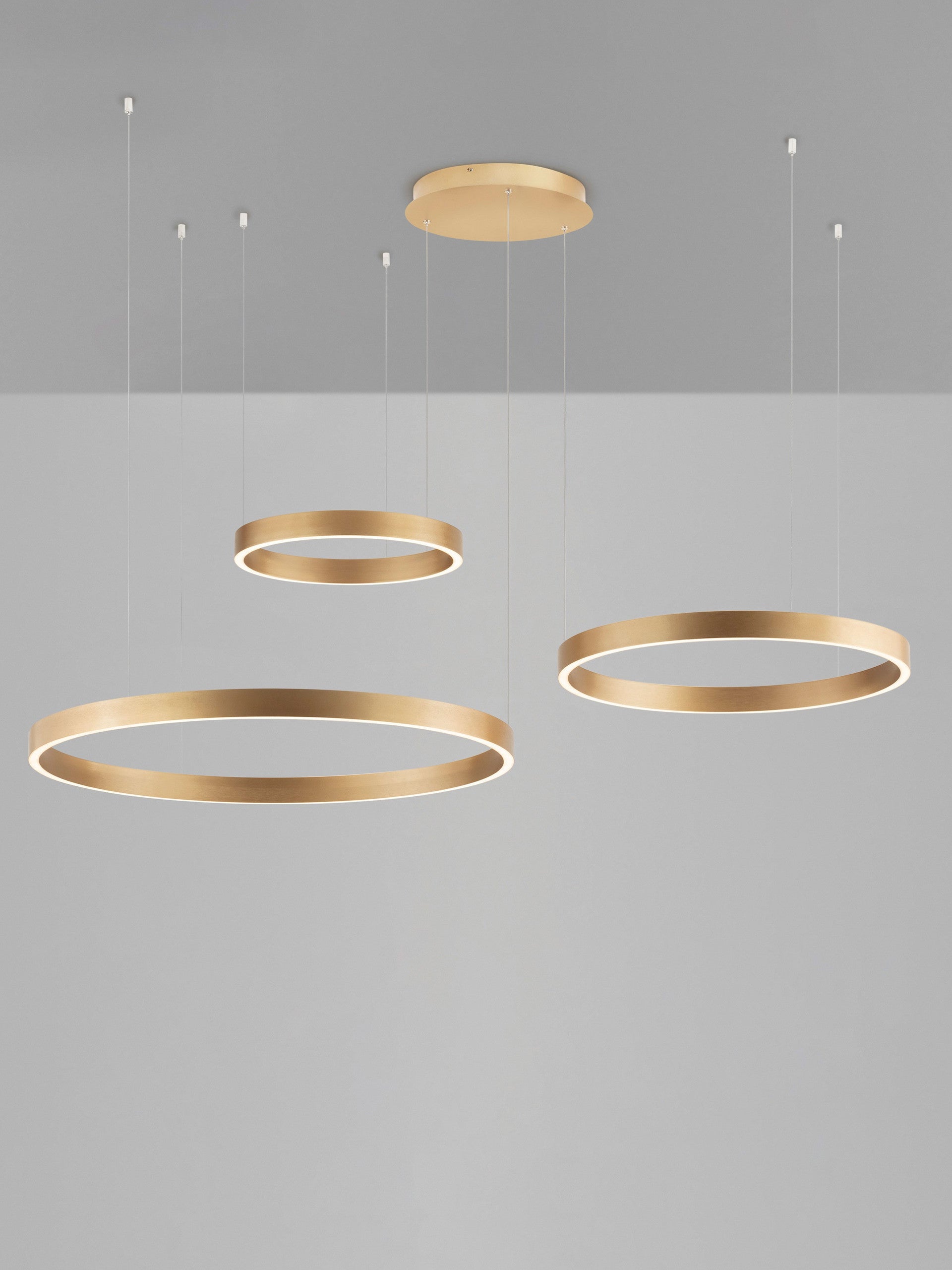 Висящо осветително тяло (пендел) ELOWEN 181W LED Златист алуминий и силикон L148 W106 D40-80 H250см