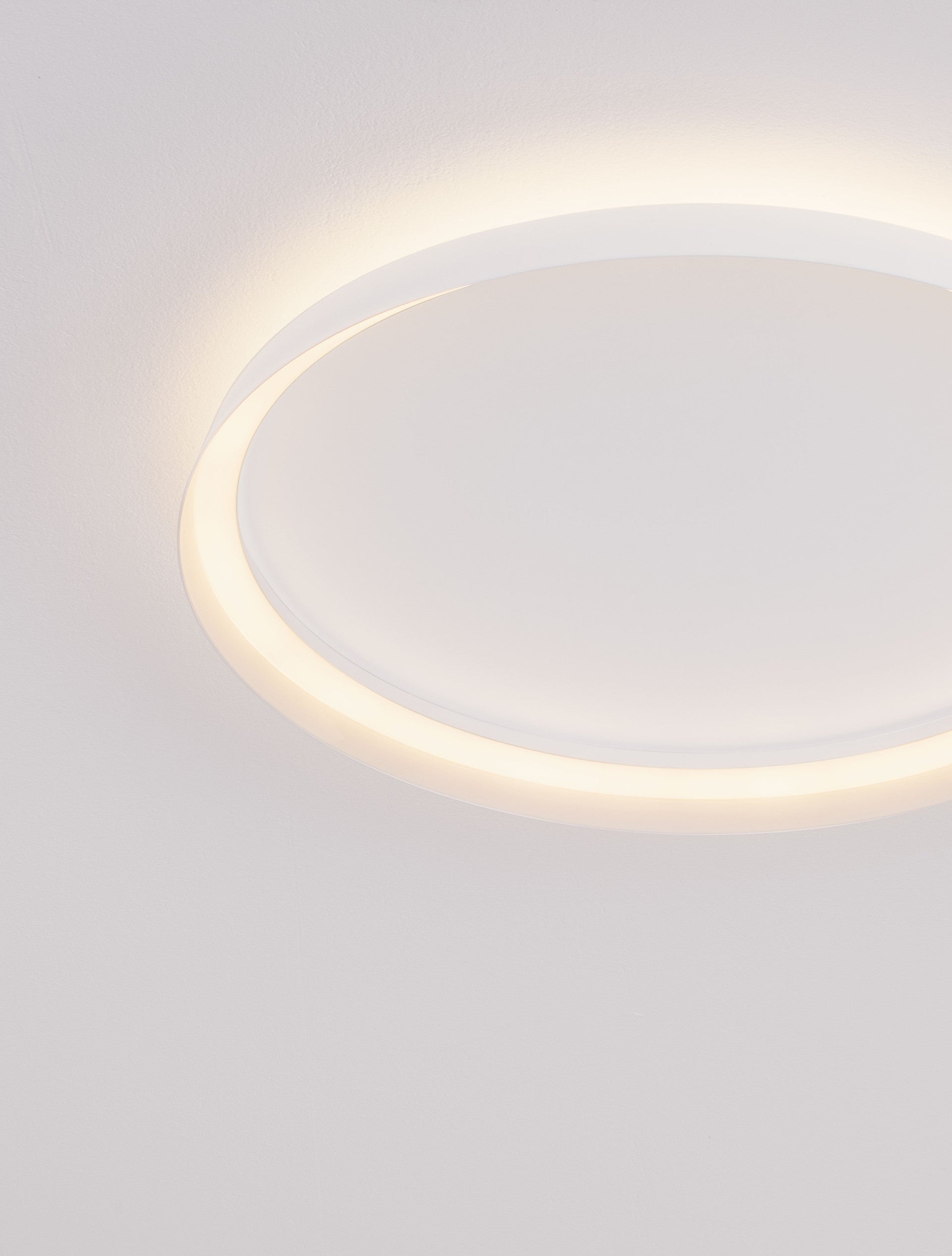 Висяща лампа ORMI 48W LED, пясъчно бял алуминий и акрил ⌀60 H7см