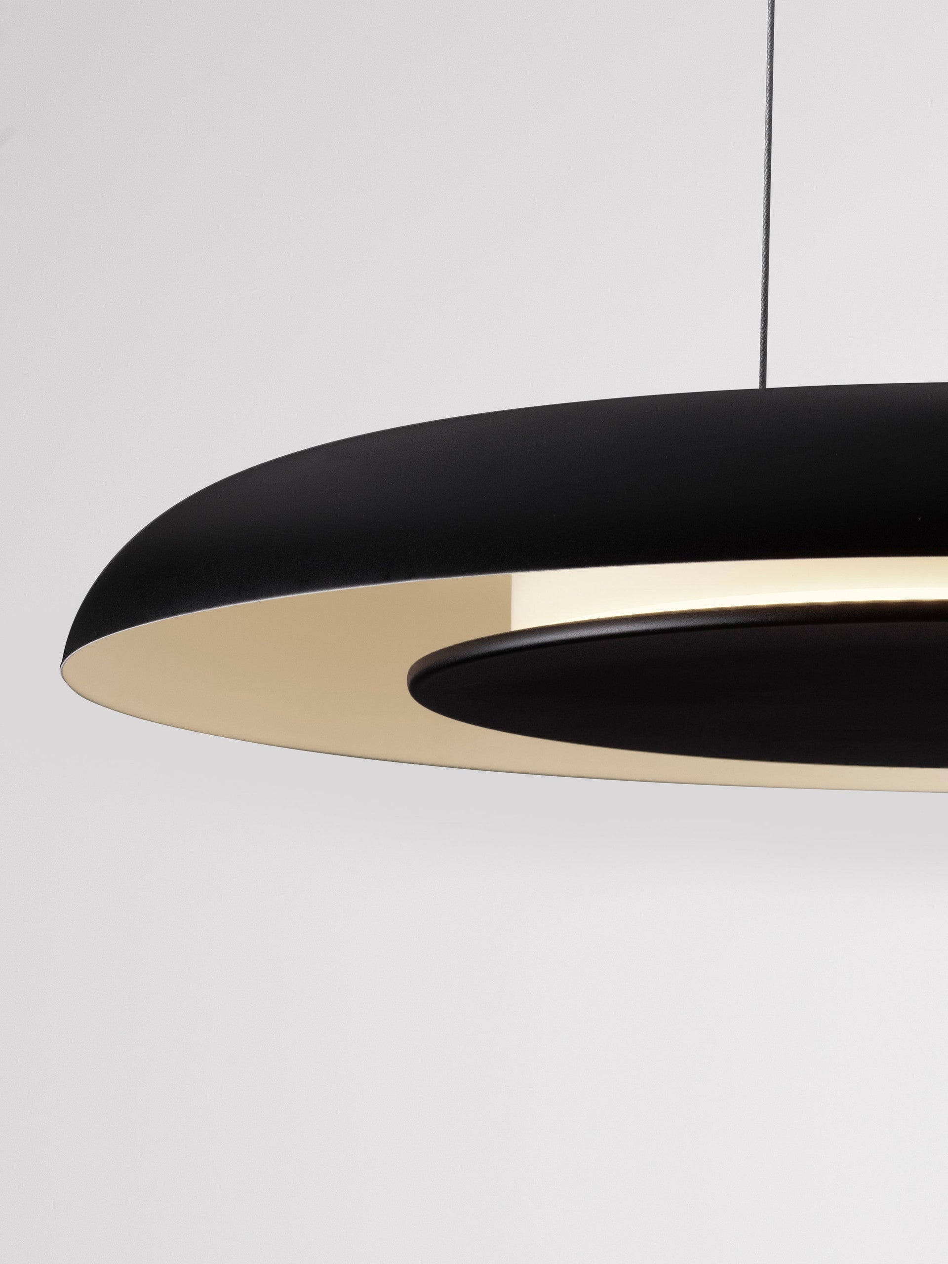 Висящо осветително тяло (пендел) EPOS 38W LED Пясъчно черен и бял метал и акрил ⌀60 H145см