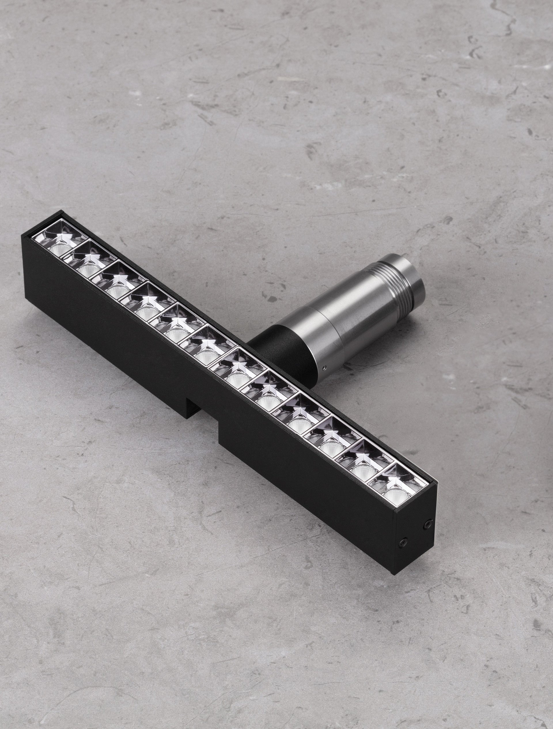 Магнитен спот 48V IMAGINE черен алуминий Adjust Line LED 12W 3000K 48V L219 W31 H135мм