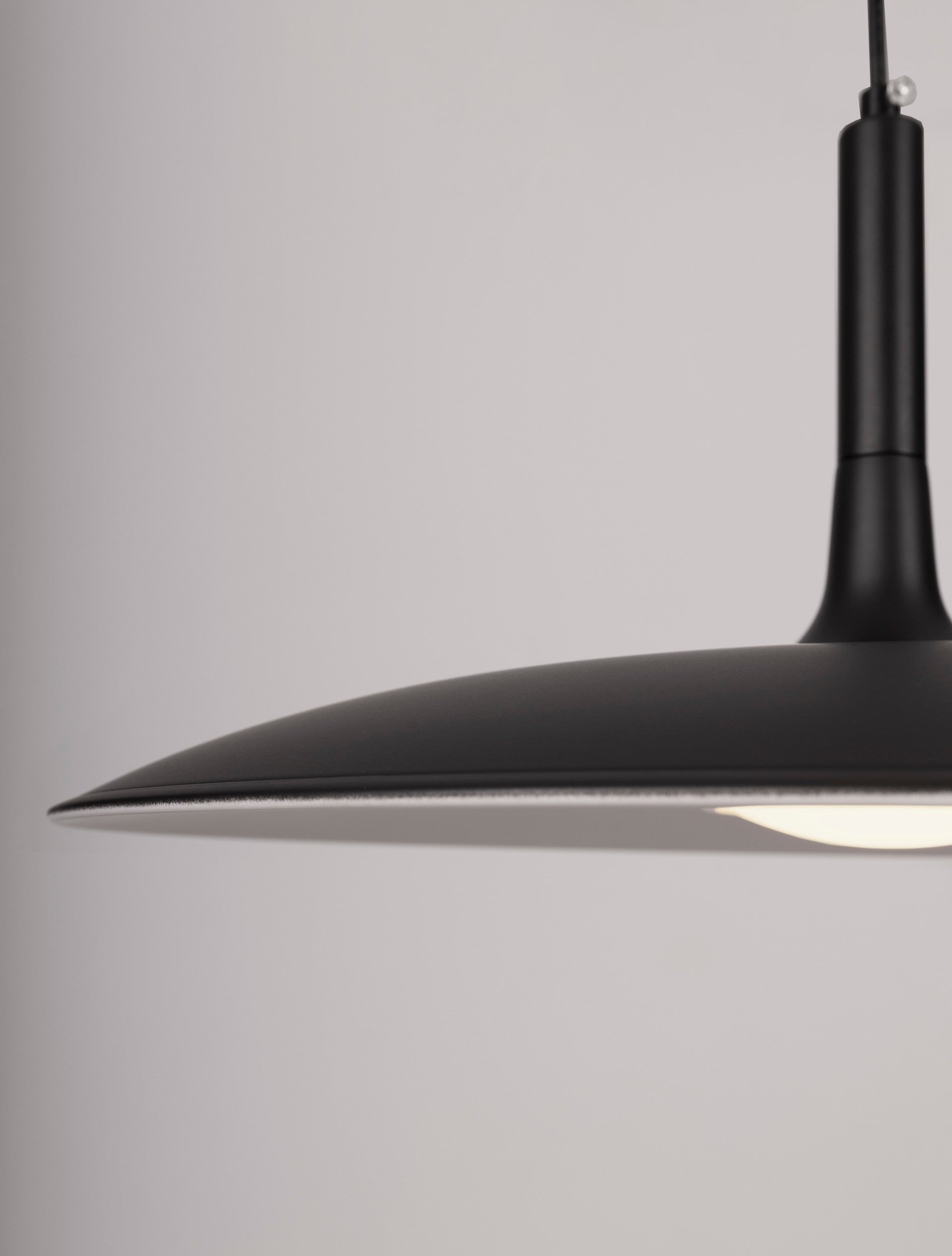 Висящо осветително тяло (пендел) LISI LED 16W 3000K Матово черен стомана и смола ⌀45 H180см