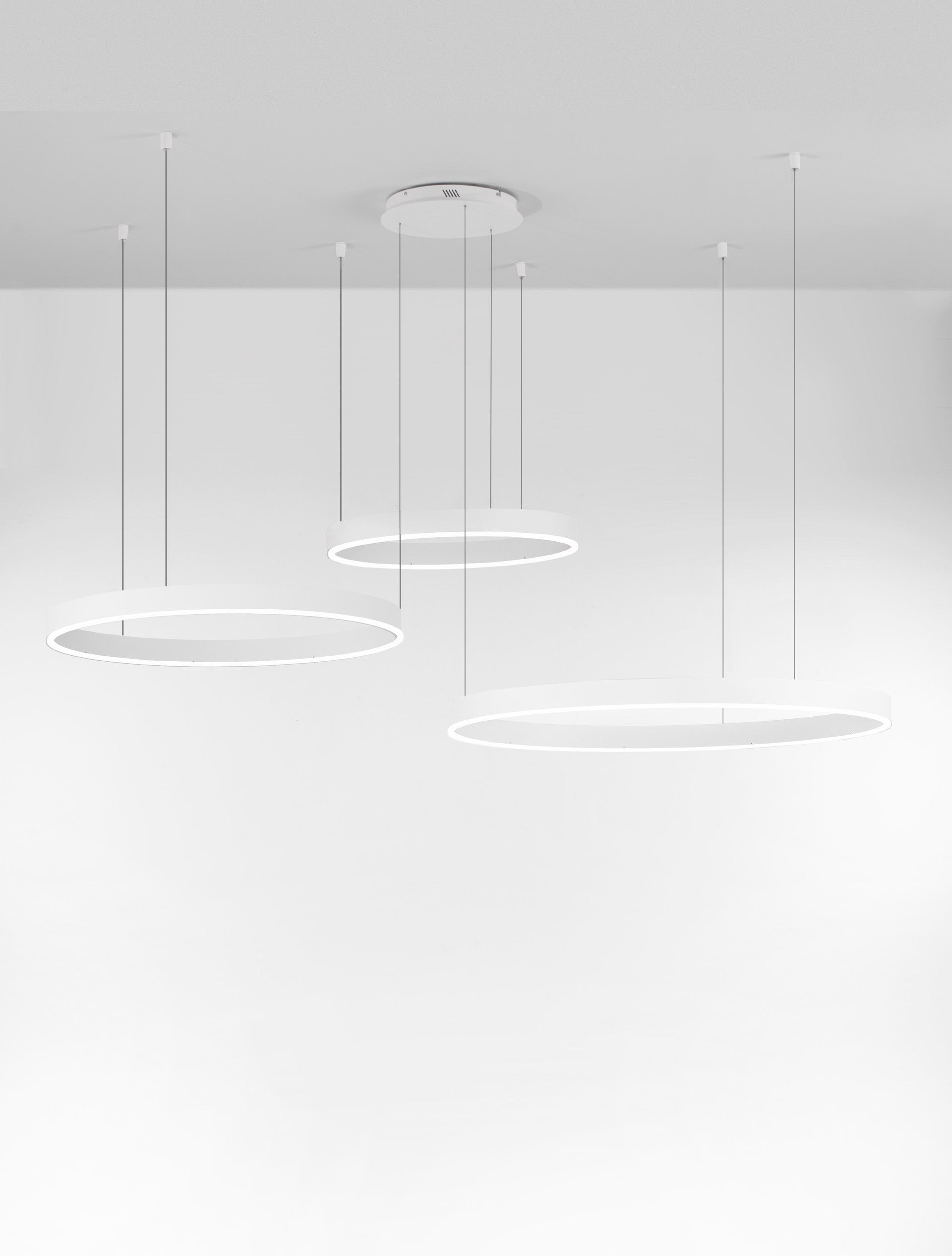Висящо осветително тяло (пендел) MOTIF 140W LED 3000K Триак димируем Пясъчно бял алуминий акрил Регулируема височина