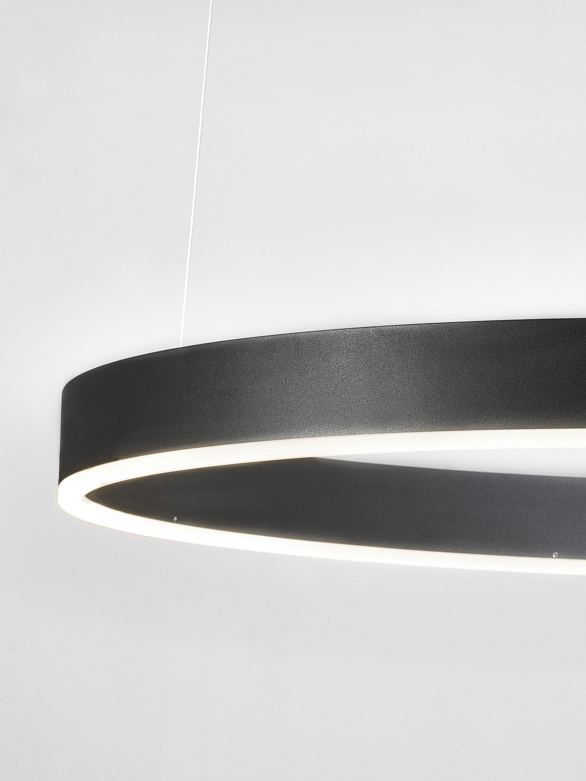 Висящо осветително тяло (пендел) MOTIF LED 50W 230V Променлив CCT Пясъчно черен алуминий и акрил ⌀80 H200см