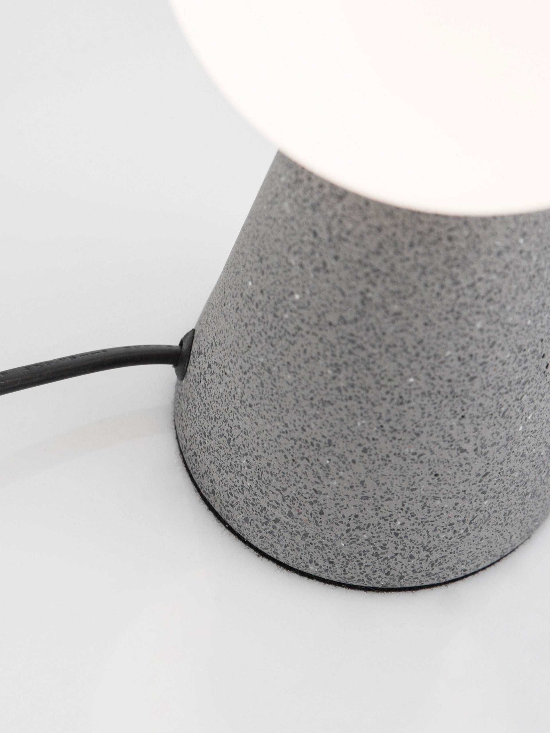 Висящо осветително тяло (пендел) ZERO LED G9 5W Сив бетон и опалово стъкло