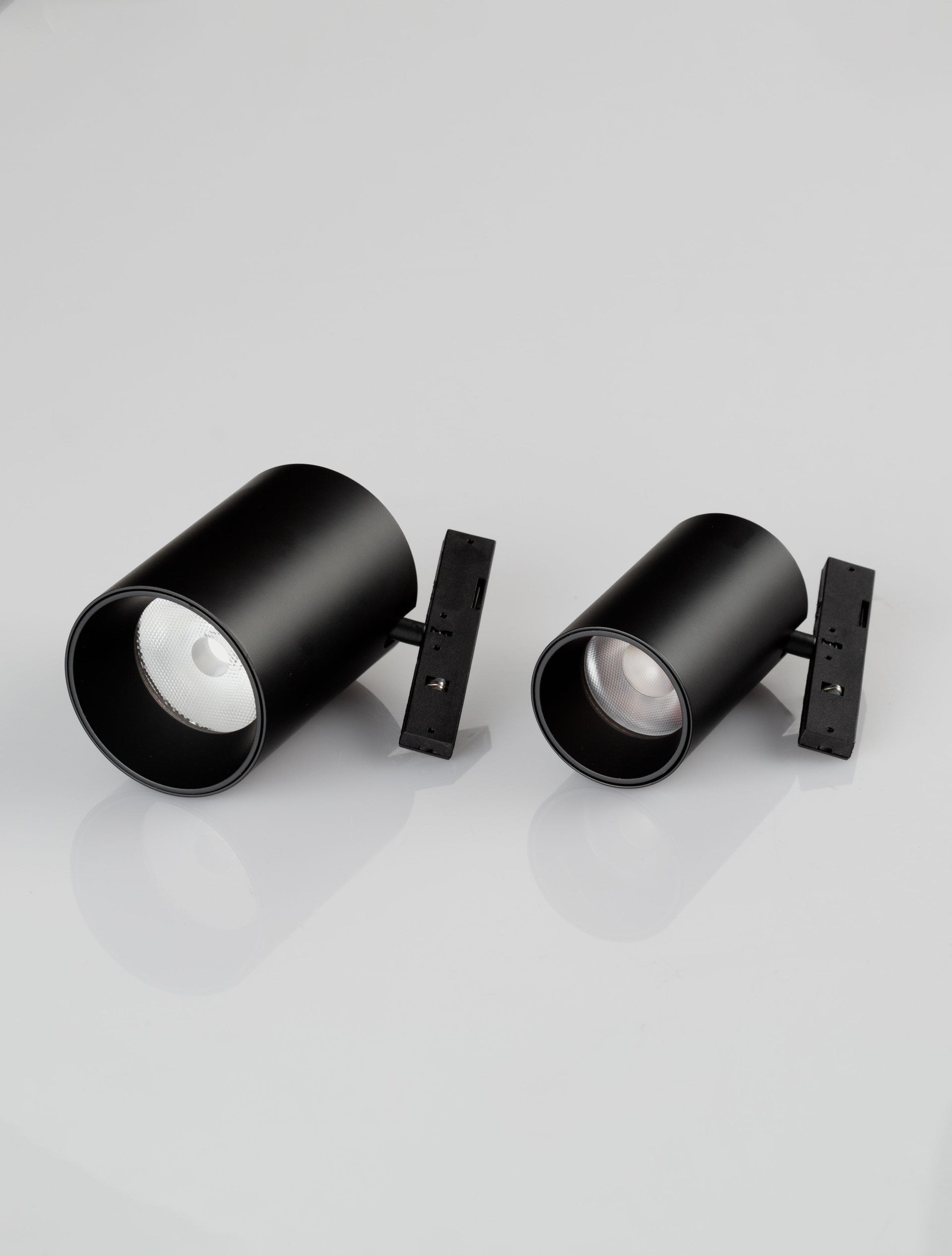 Магнитен спот 48V 5MM LED 9W 3000K Матово черен алуминий ⌀4.5 H5.8см