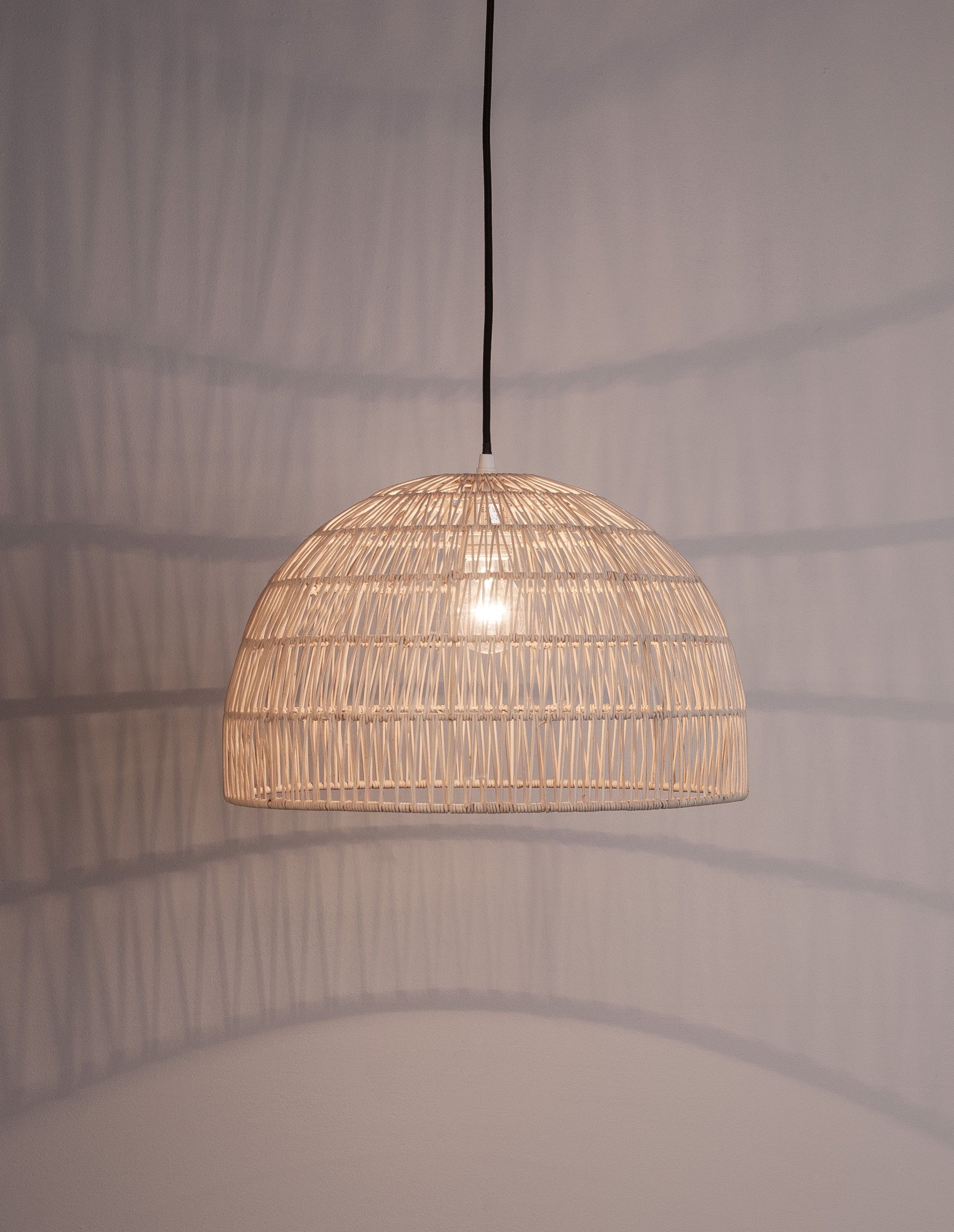 Висящо осветително тяло (пендел) MELODY 12W LED Натурален ратан Черен текстилен кабел