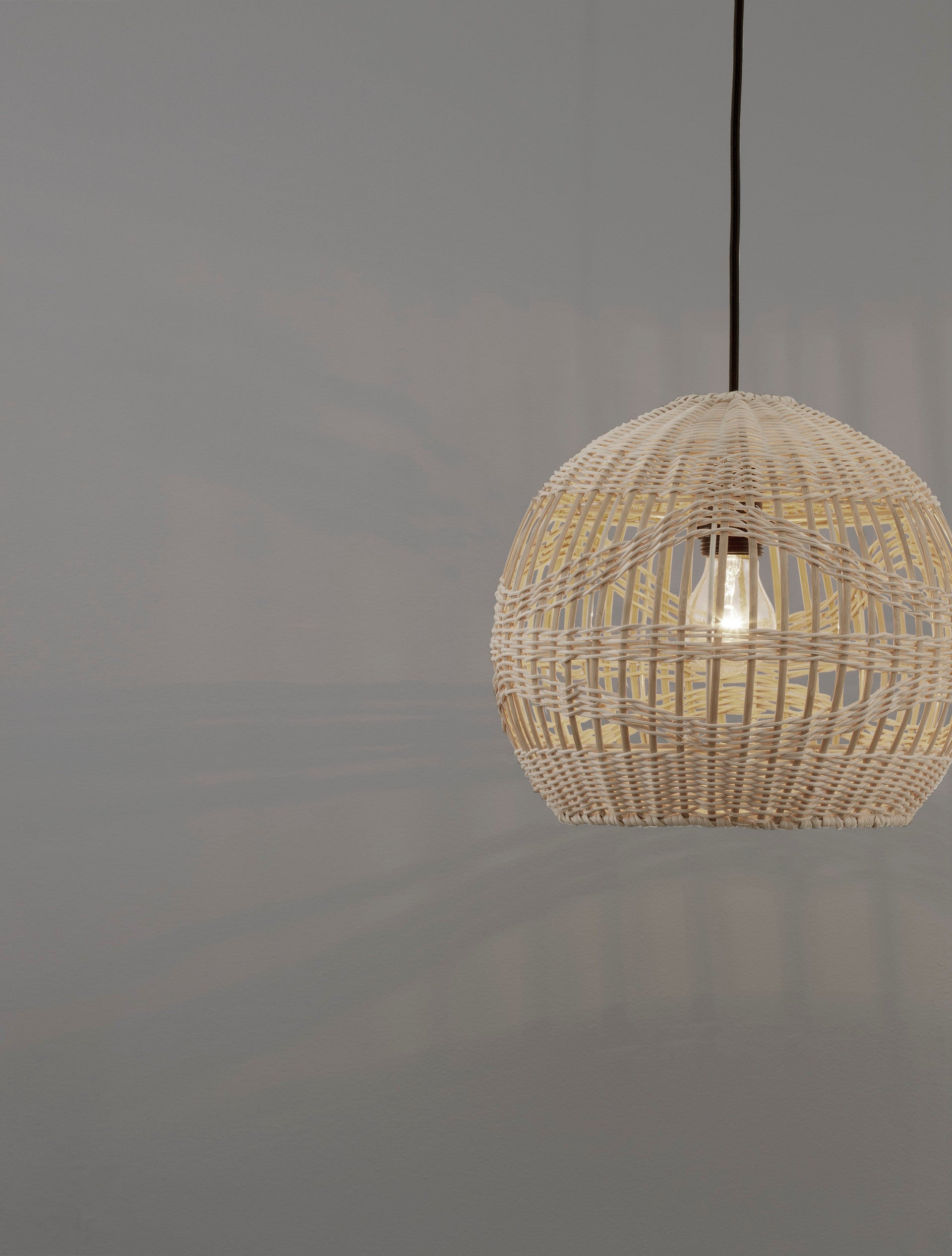 Висящо осветително тяло (пендел) MARLO 12W LED Натурален ратан Черен текстилен кабел