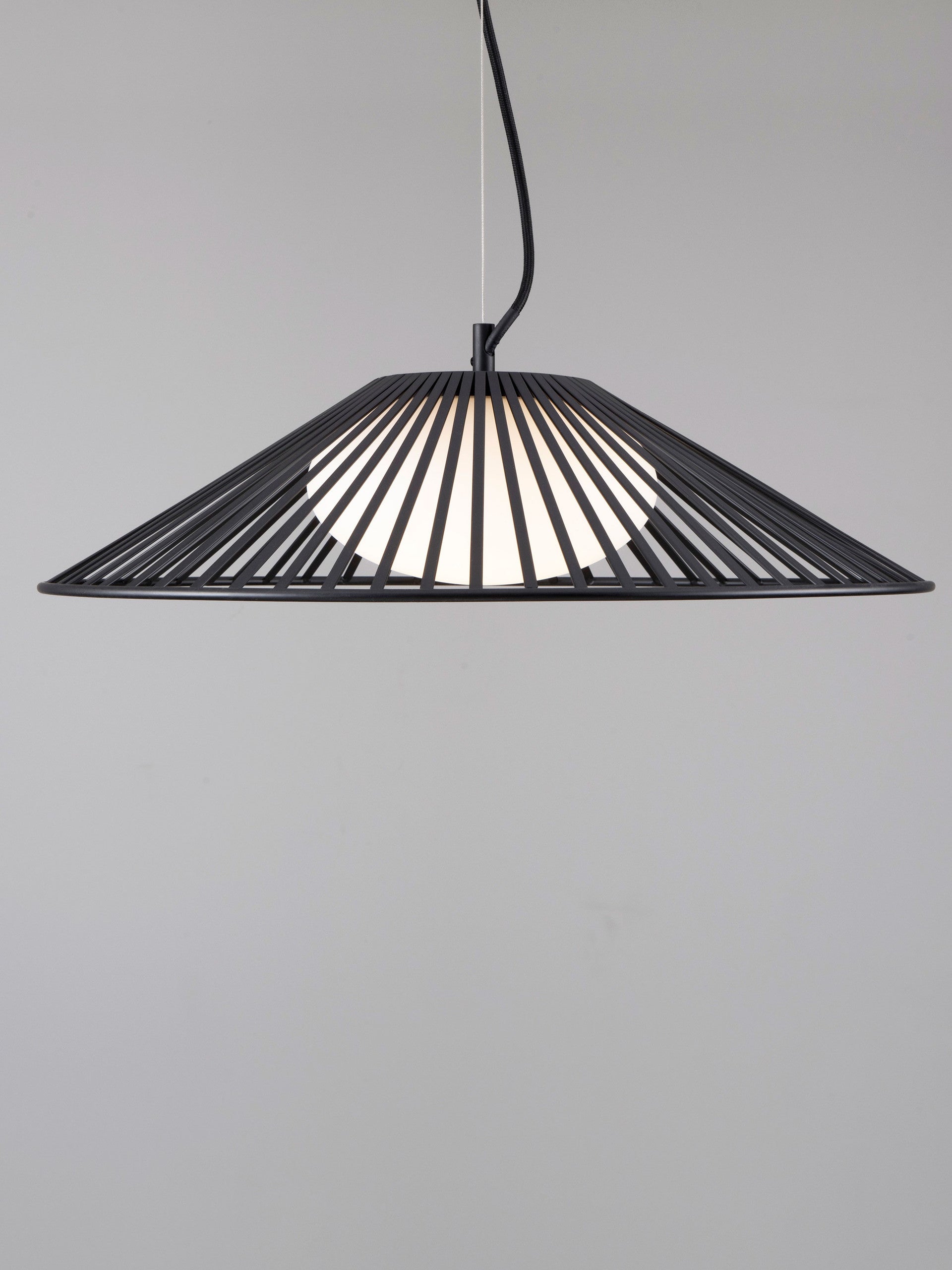 Висящо осветително тяло (пендел) BRUME 15W Матово черен метал и опалово стъкло ⌀50 H148см