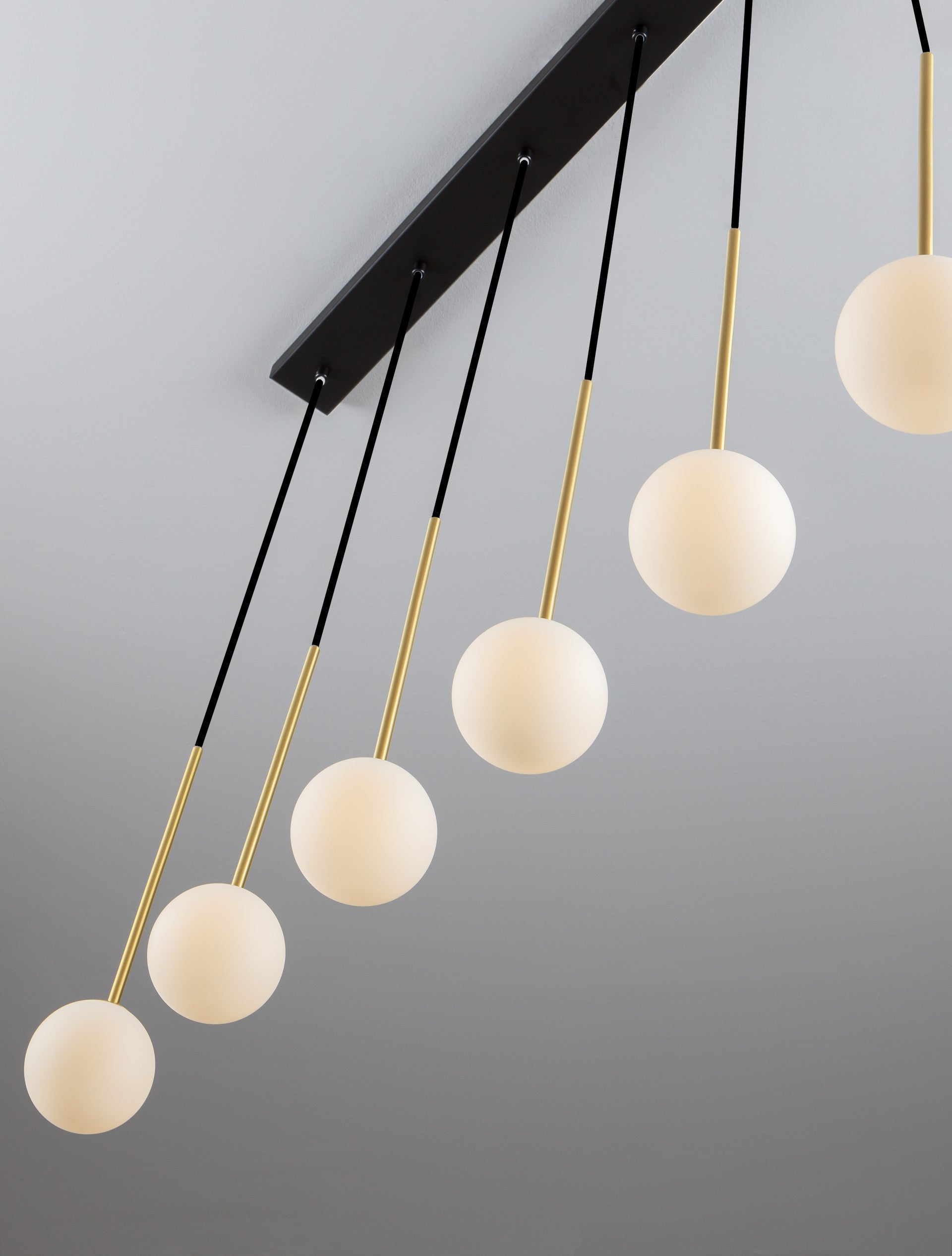 Висящо осветително тяло (пендел) SAVOY LED G9 30W Матово черен и златист месинг бял опалов стъклен