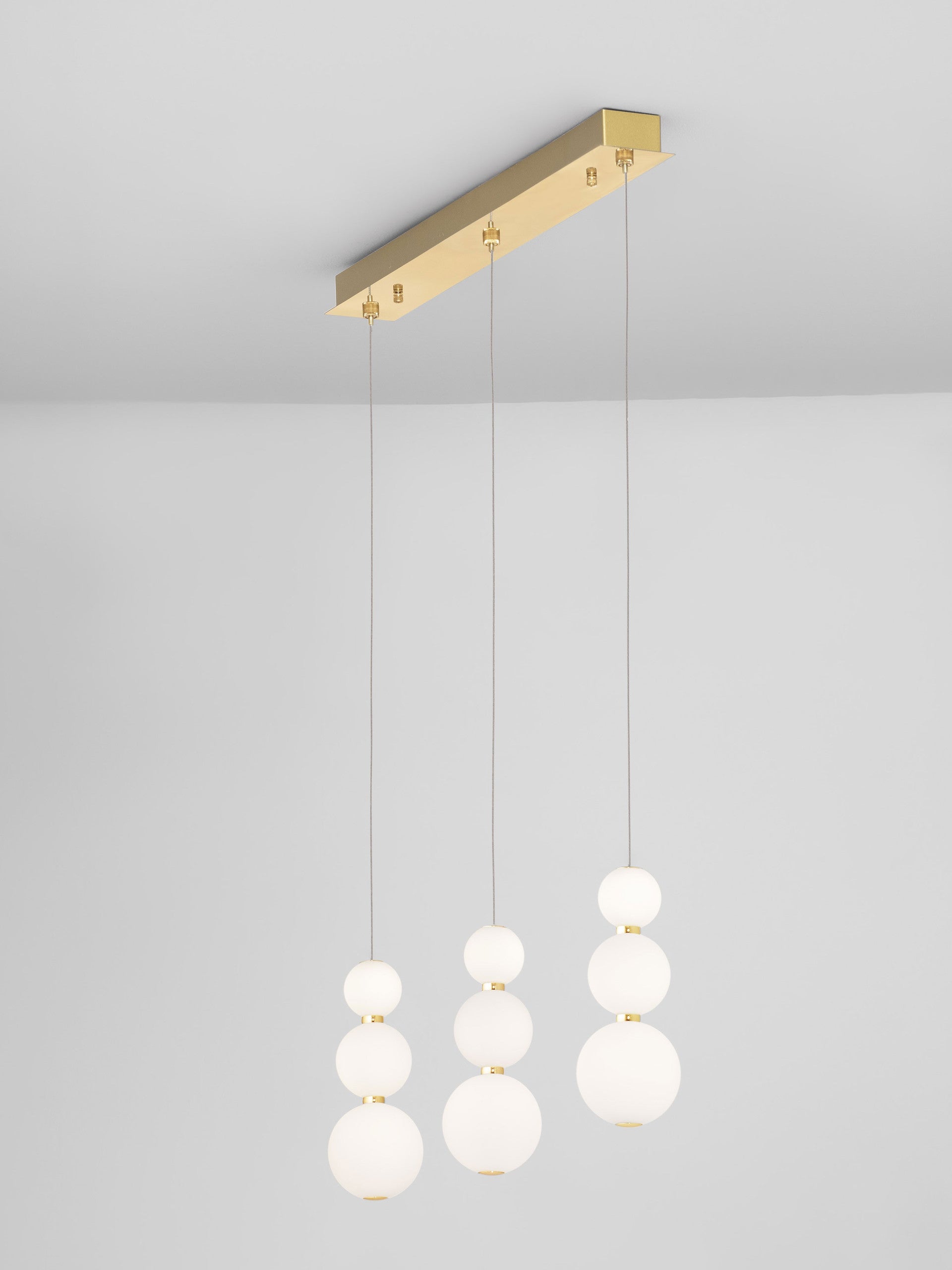 Висящо осветително тяло (пендел) PERLA 25W LED Златен метал и опалово стъкло L70 W10 H150см Регулируема височина