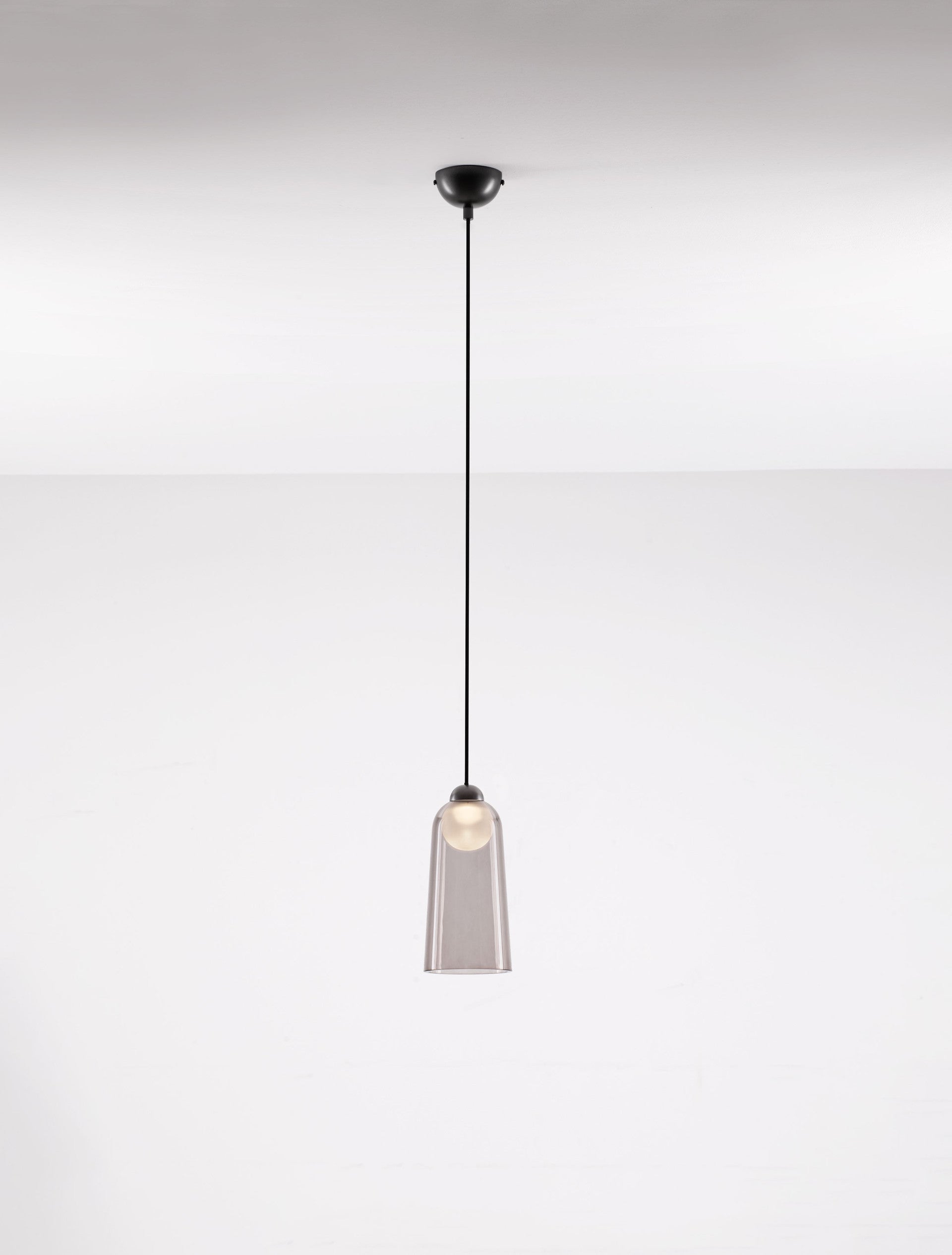 Висящо осветително тяло (пендел) DIONE LED 5W 220-240V ⌀10 H200см Пясъчно черен карбон стомана и опушен акрил