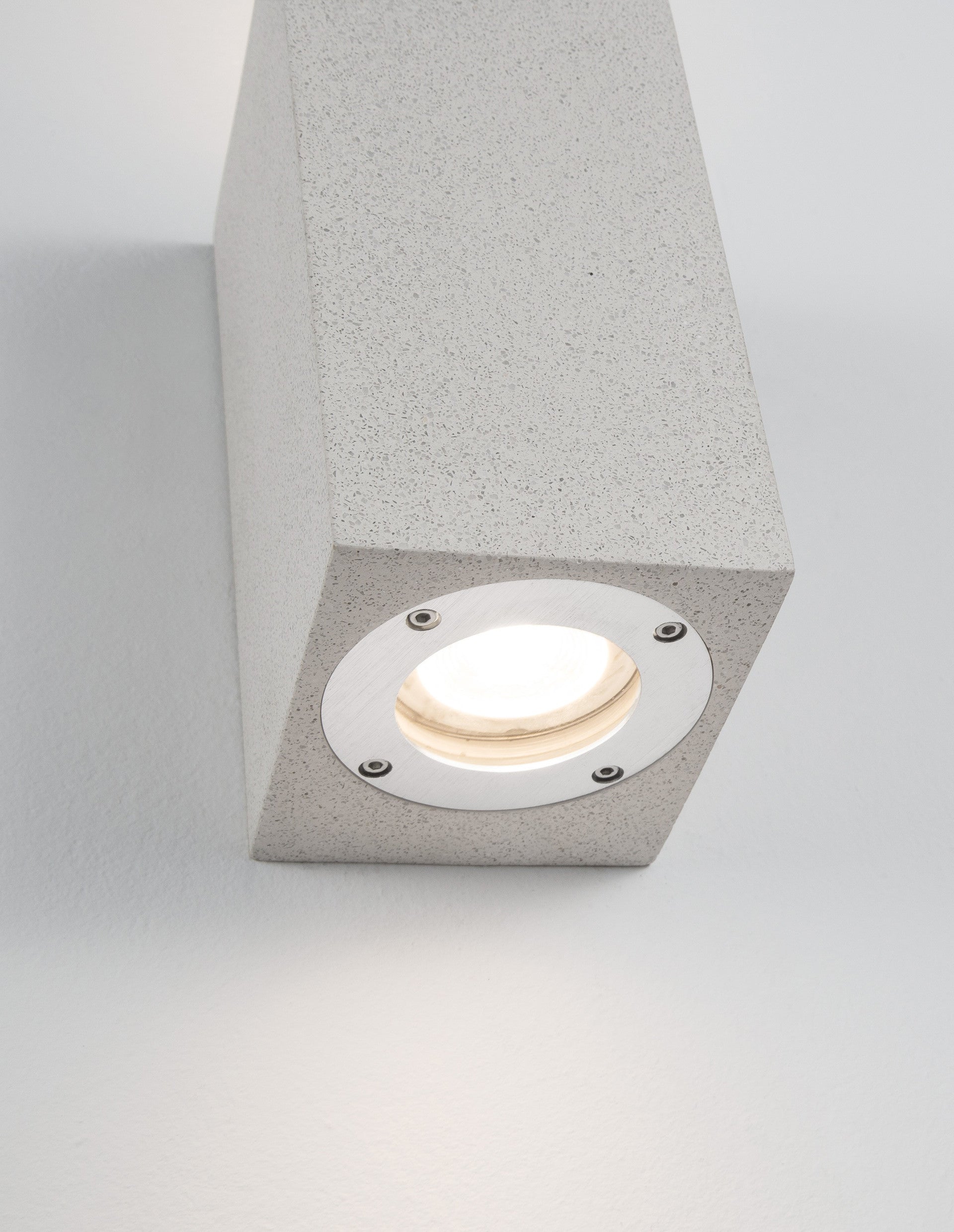 Външен аплик FUENTO 2x10W GU10 Бял пясъчен бетон стъкло IP65 L8.6 W10 H18см