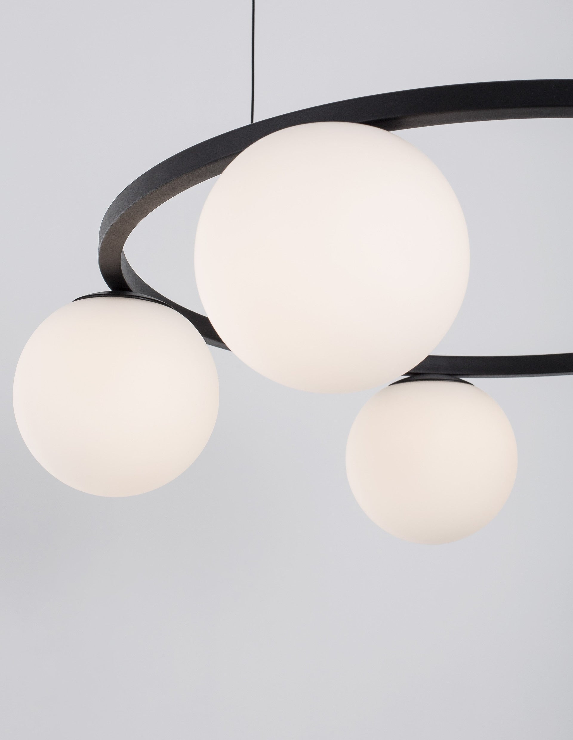 Висящо осветително тяло (пендел) JOLINE 35W LED Пясъчно черен метал алуминий бял опалово стъкло ⌀50 H155см Регулируема височина