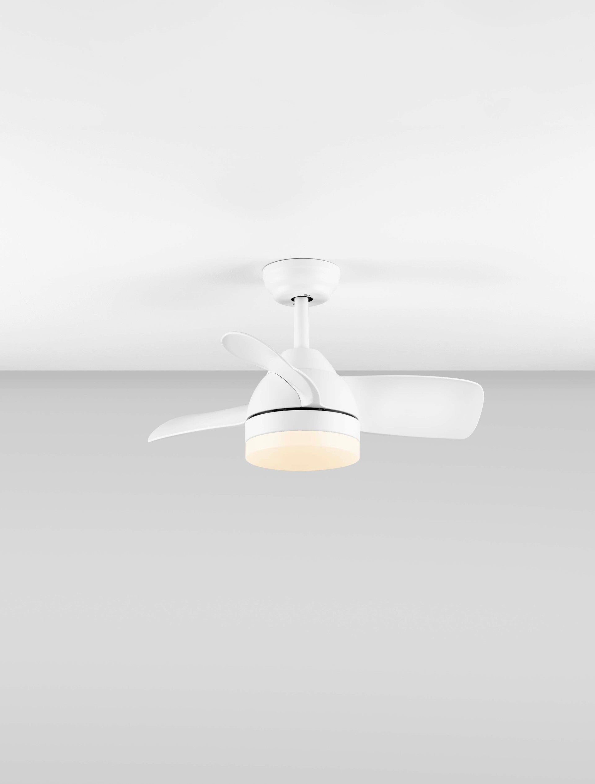 Висящо осветително тяло (пендел) NERINA 18W LED Матово бял метал и ABS, бели перки