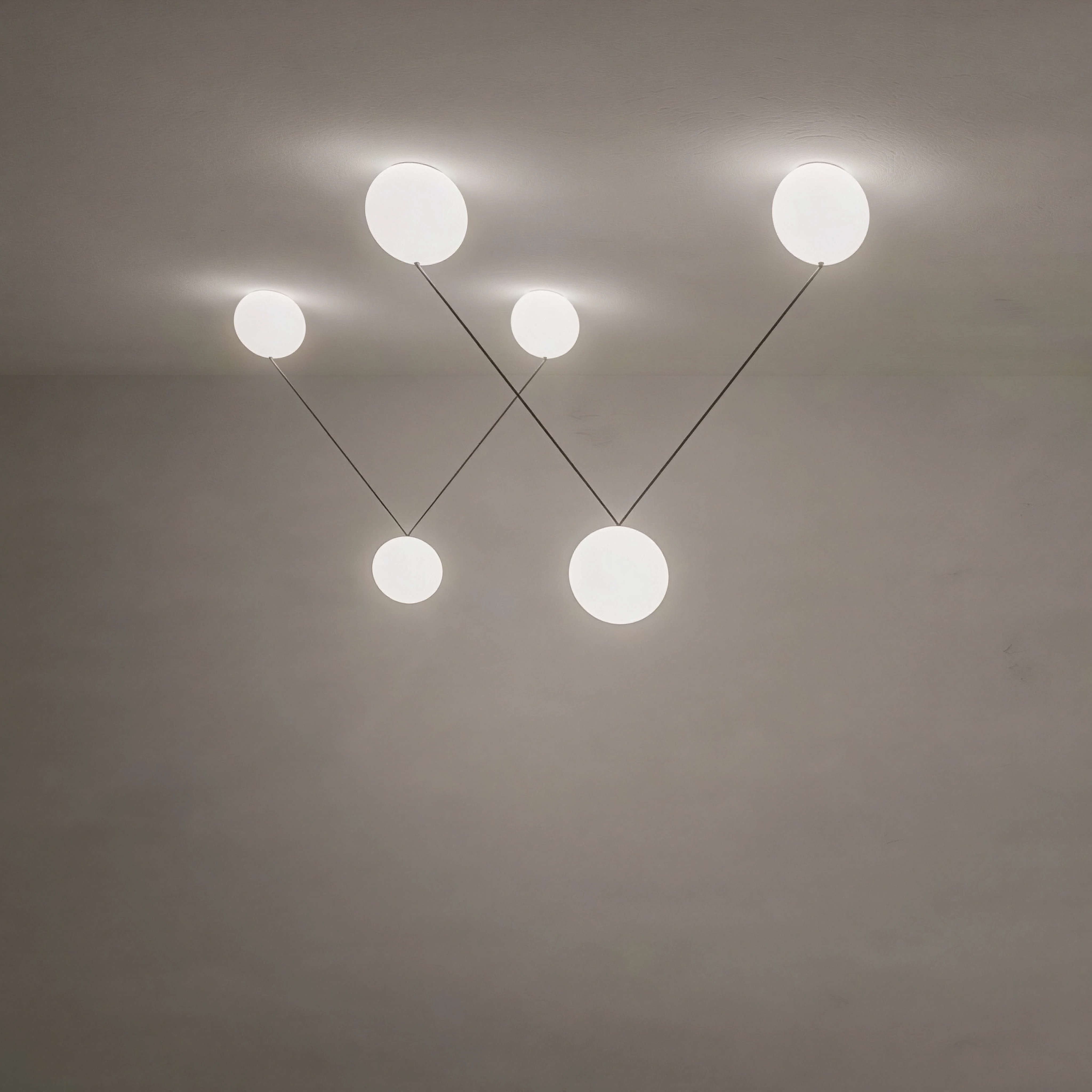 Дизайнерски LED полилей Pulse | 3 акрилни сфери | 3x24W