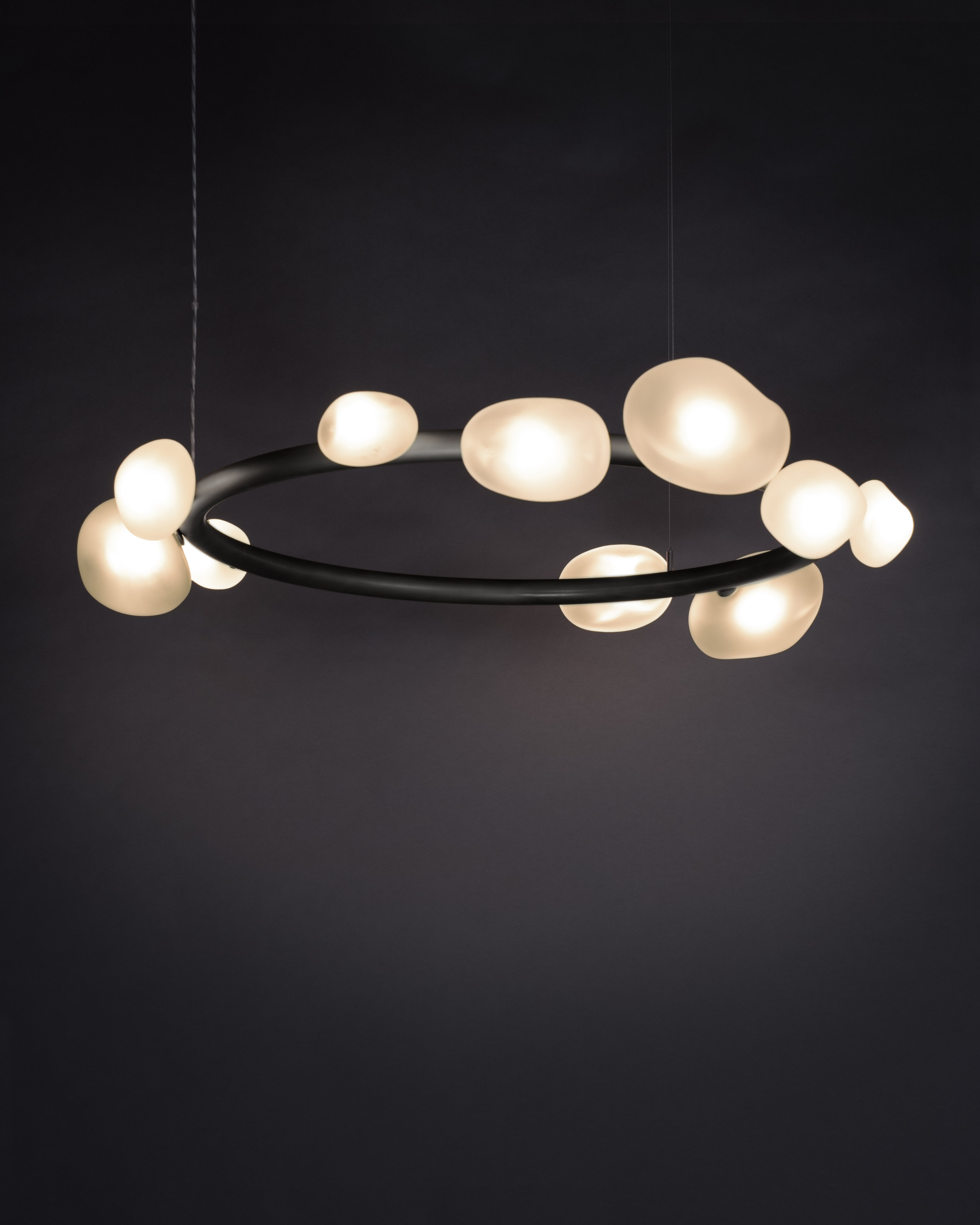 Дизайнерски LED полилей с матирани стъклени форми Stone Ring