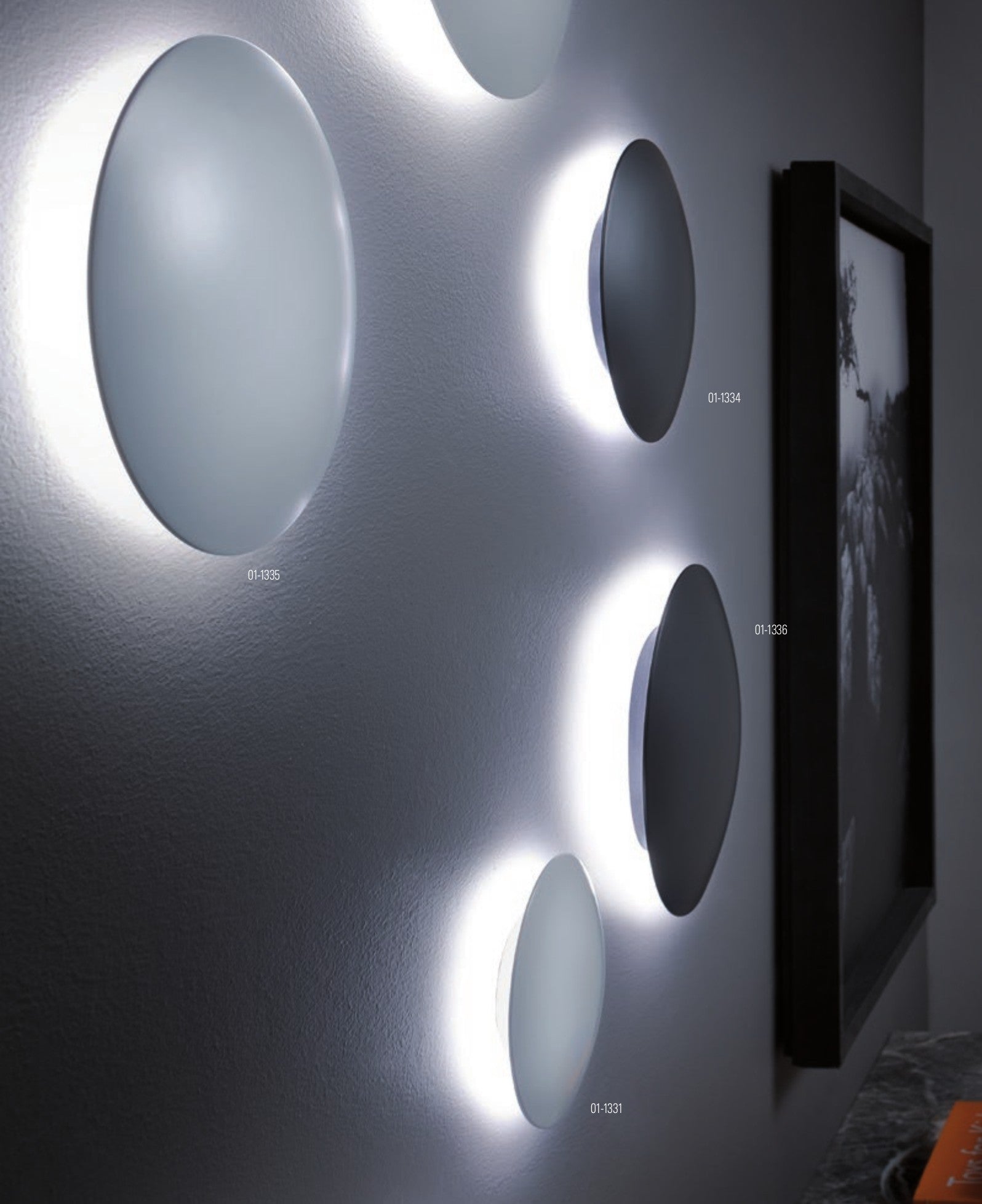 Кръгъл LED аплик Umbra с ореол от светлина
