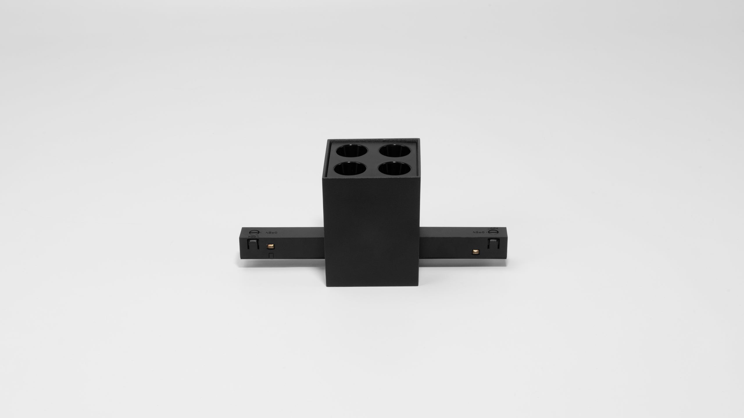 Осветително тяло Achil SQ Darklight за магнитна система 23mm ОМ