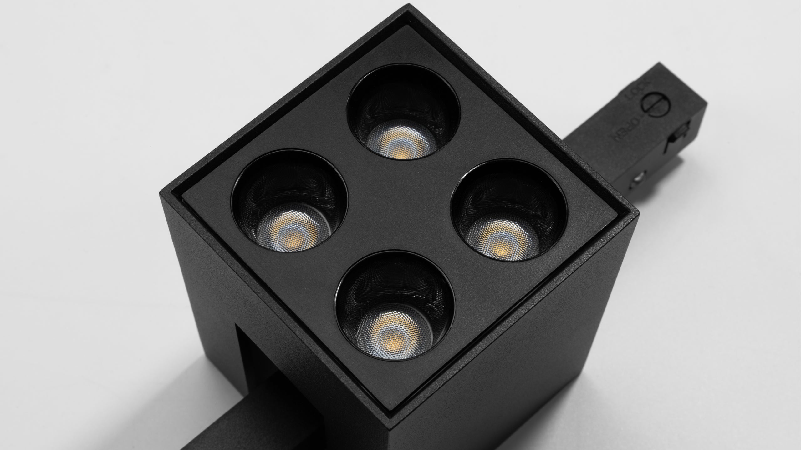 Осветително тяло Achil SQ Darklight за магнитна система 23mm ОМ
