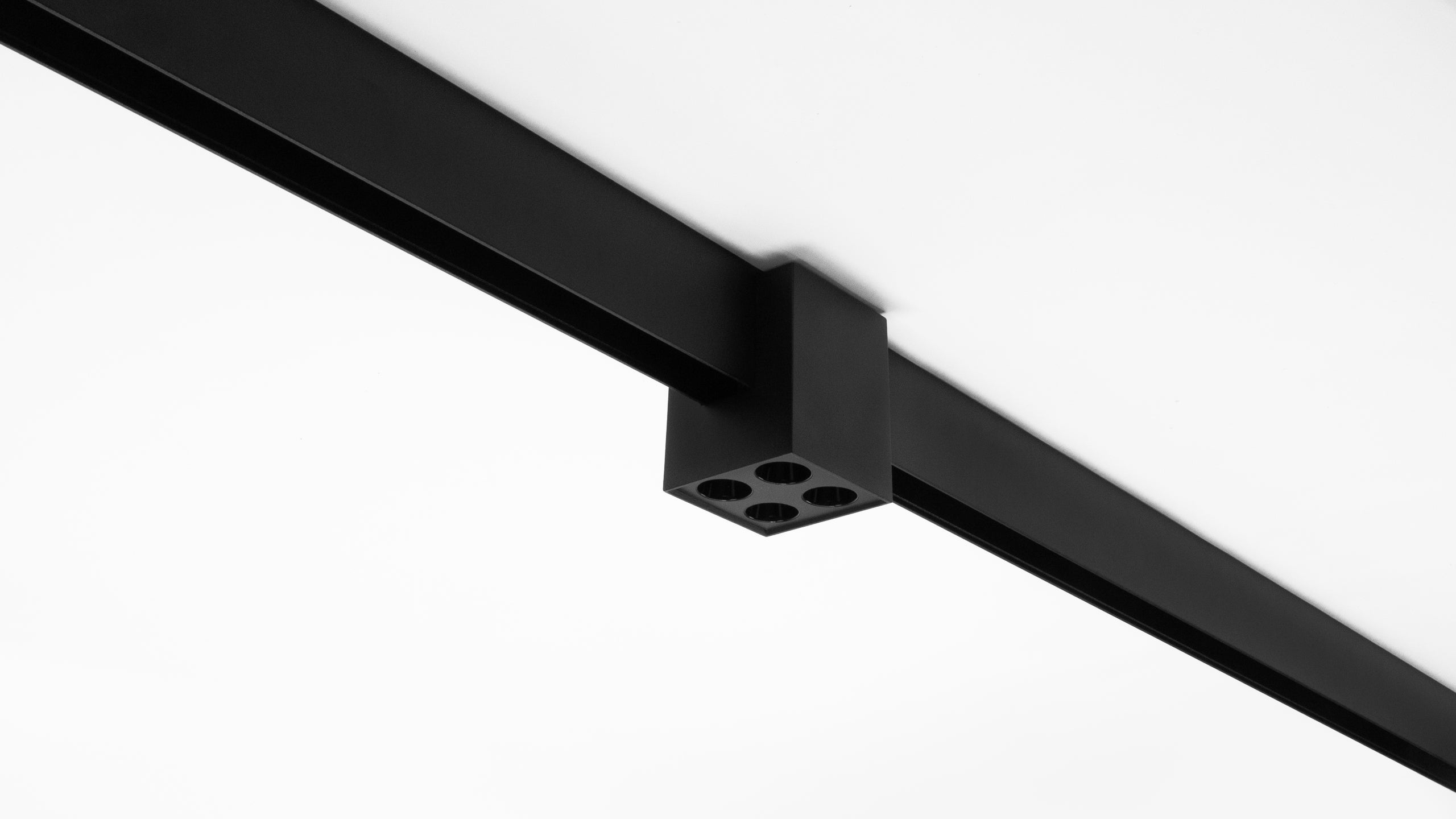Осветително тяло Achil SQ Darklight за магнитна система 23mm ОМ